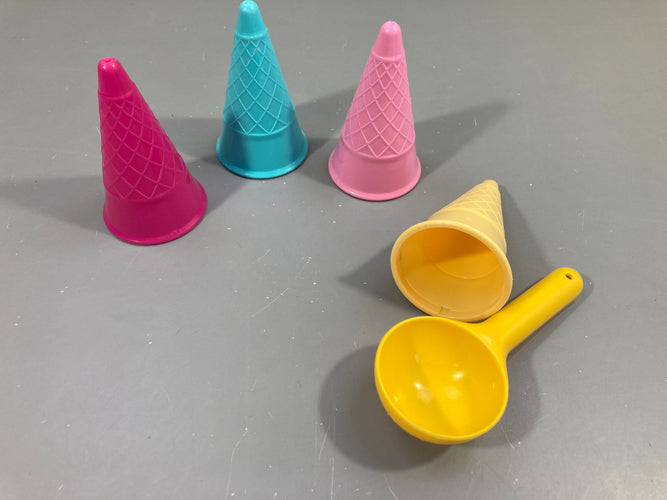 Moules à sable Cornets de glaces, moins cher chez Petit Kiwi