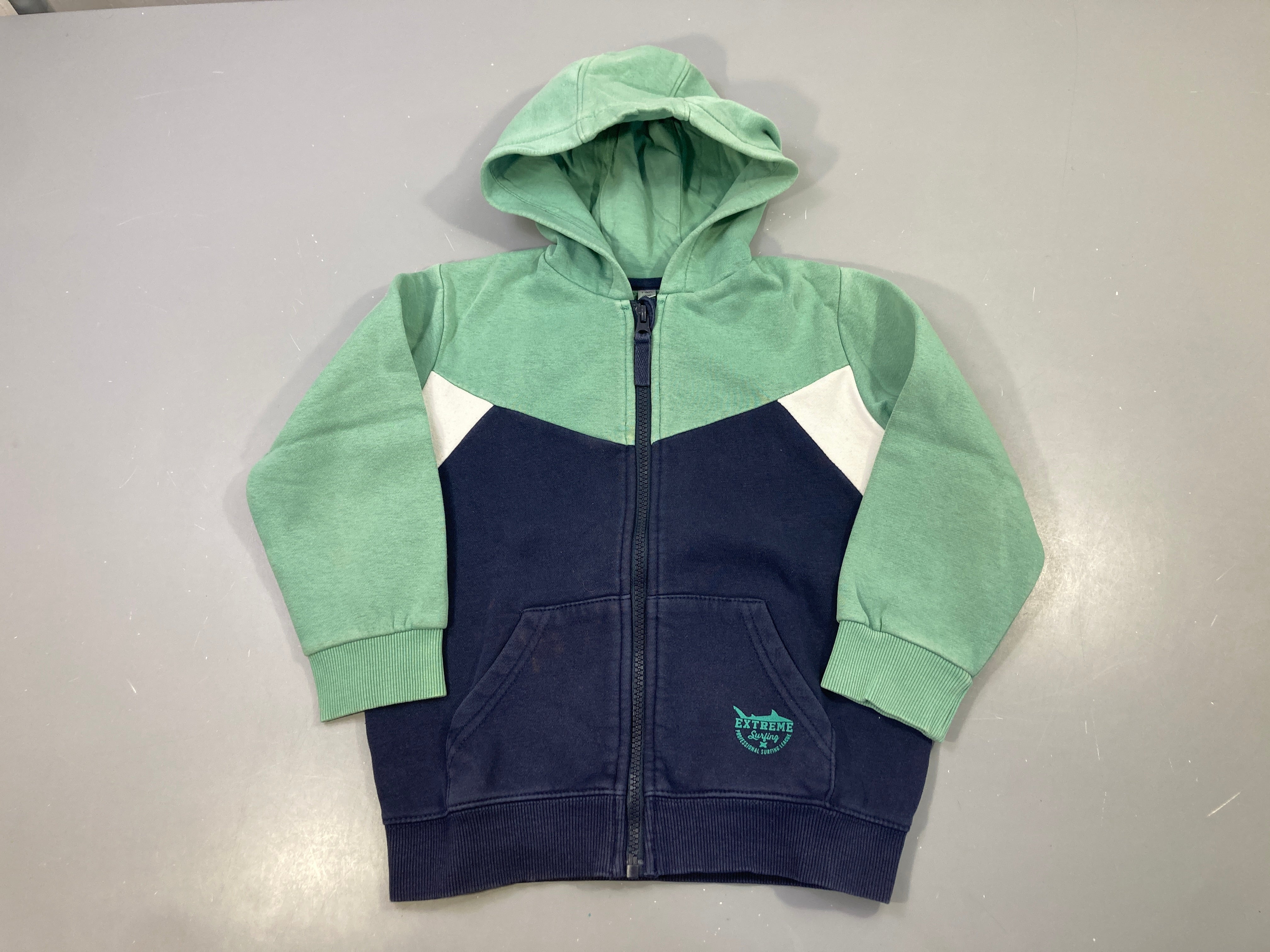 Sweat zippé à capuche vert/bleu, légèrement bouloché