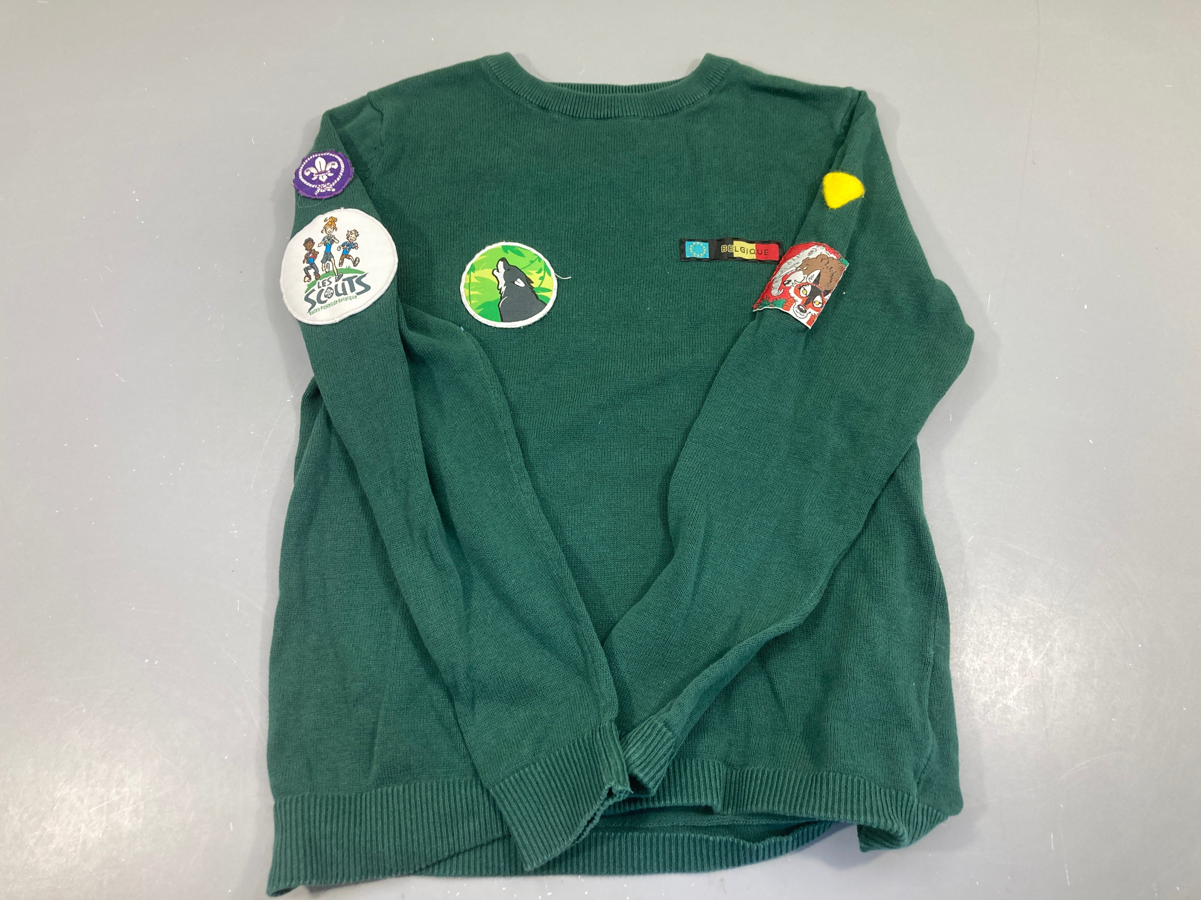 Pull Vert , écussons scouts