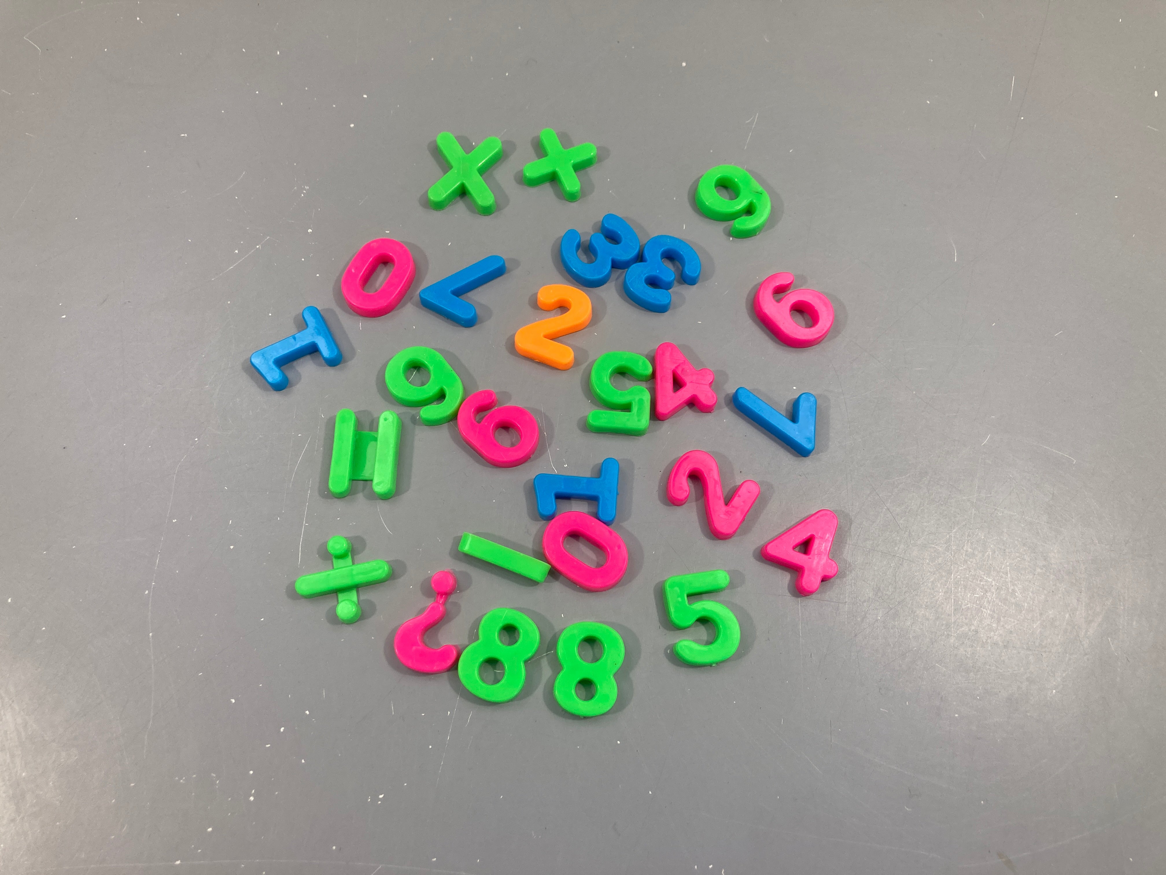 Aimants chiffres plastique