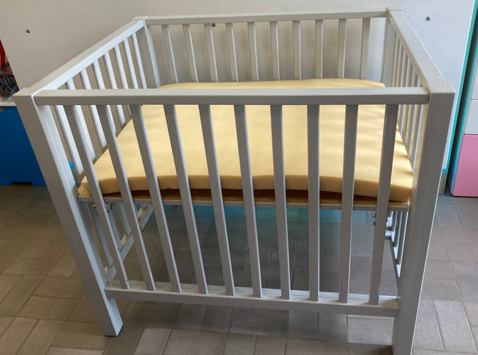 Parc repeint en gris, fond réglable en hauteur (mousse offert pour faire matelas), moins cher chez Petit Kiwi