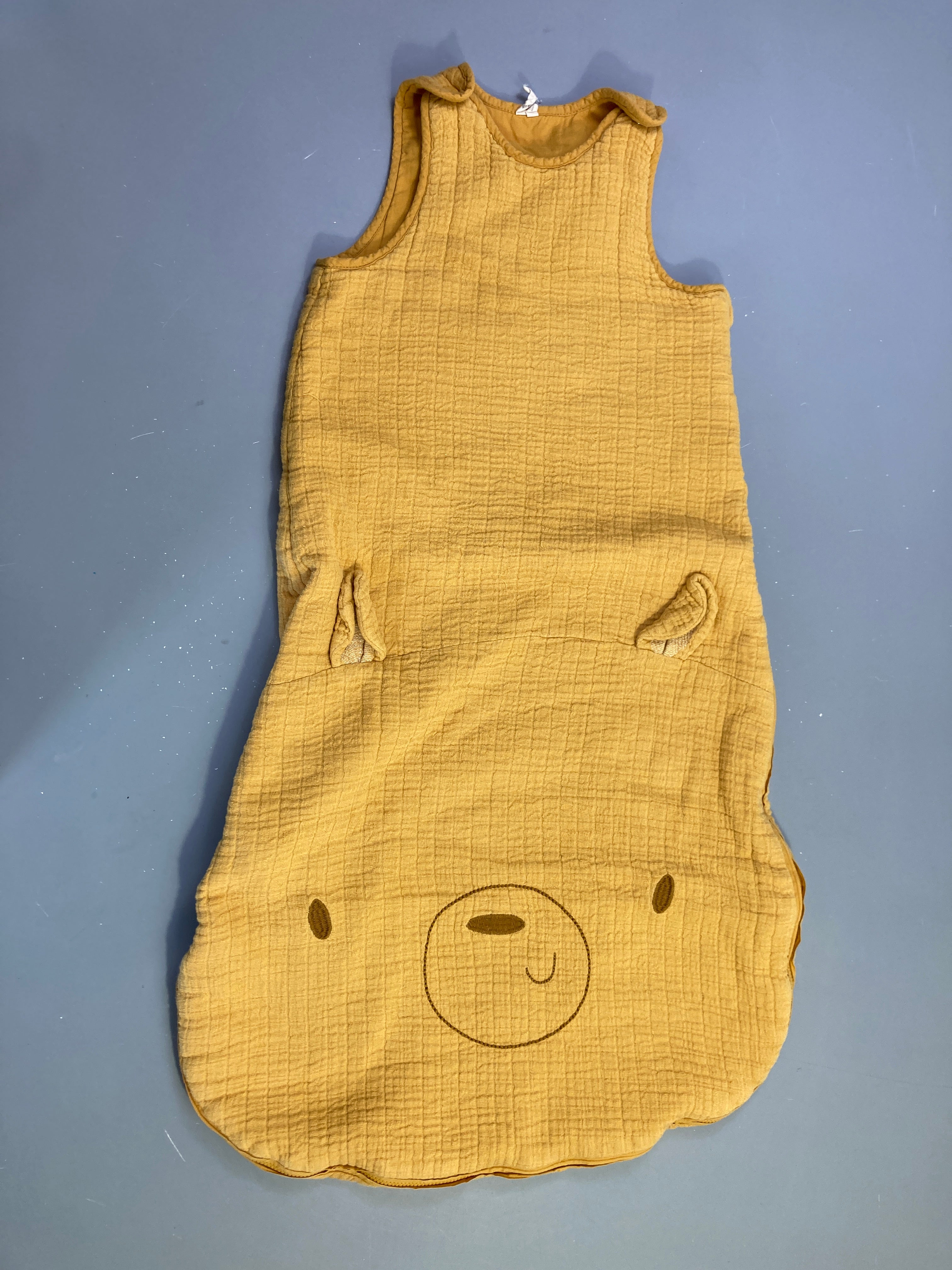 Gigoteuse s.m moutarde visage ourson brodé 75 cm