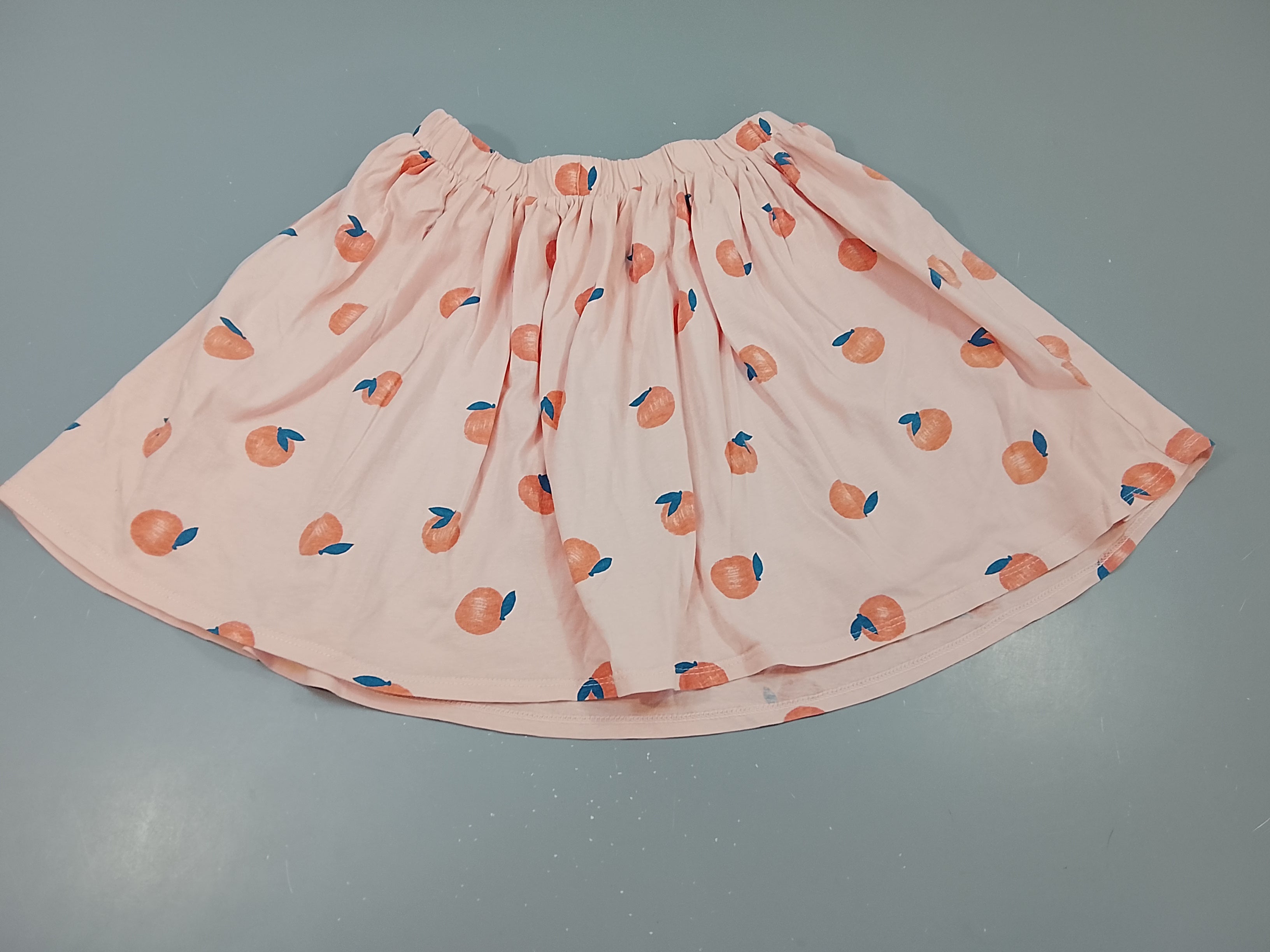 Jupe en jersey saumon clair, motifs pêches