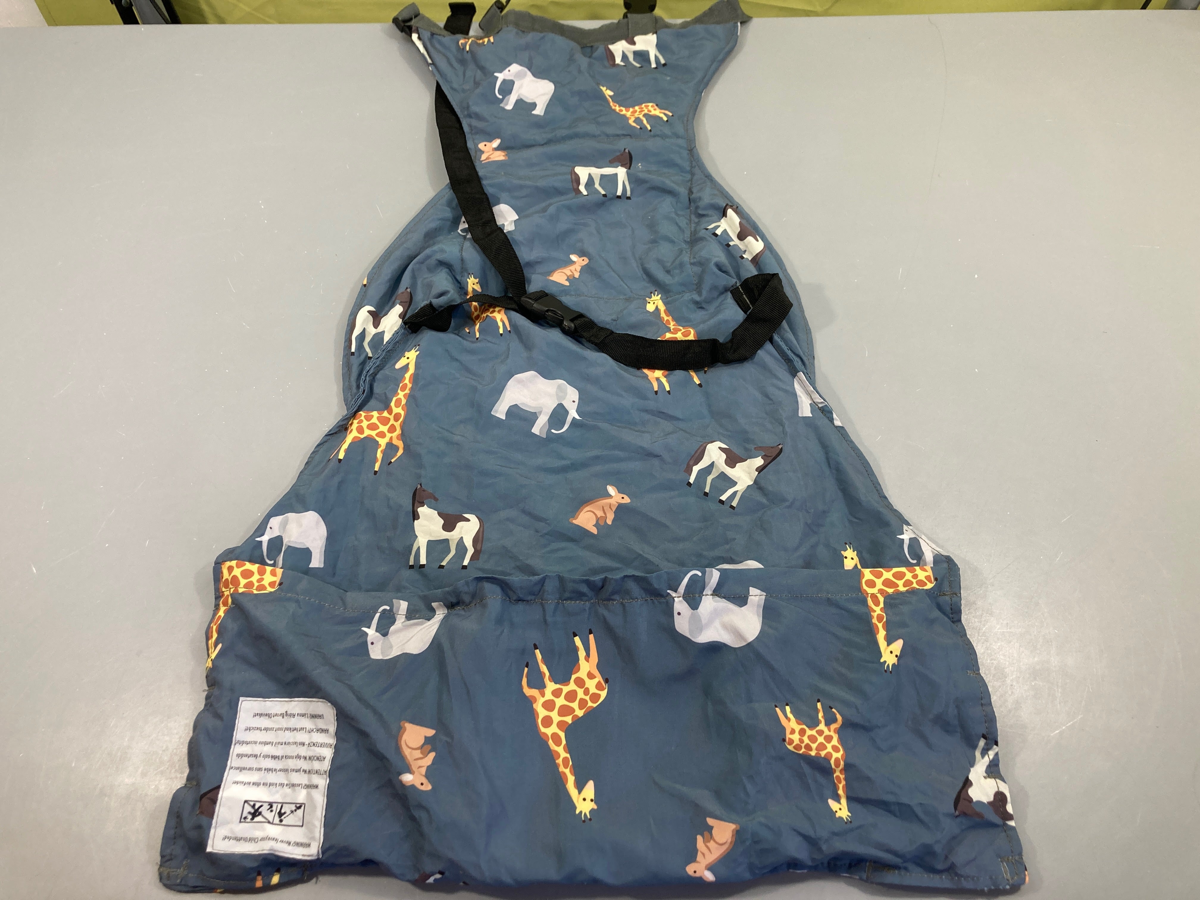 Siège nomade en tissus bleu animaux