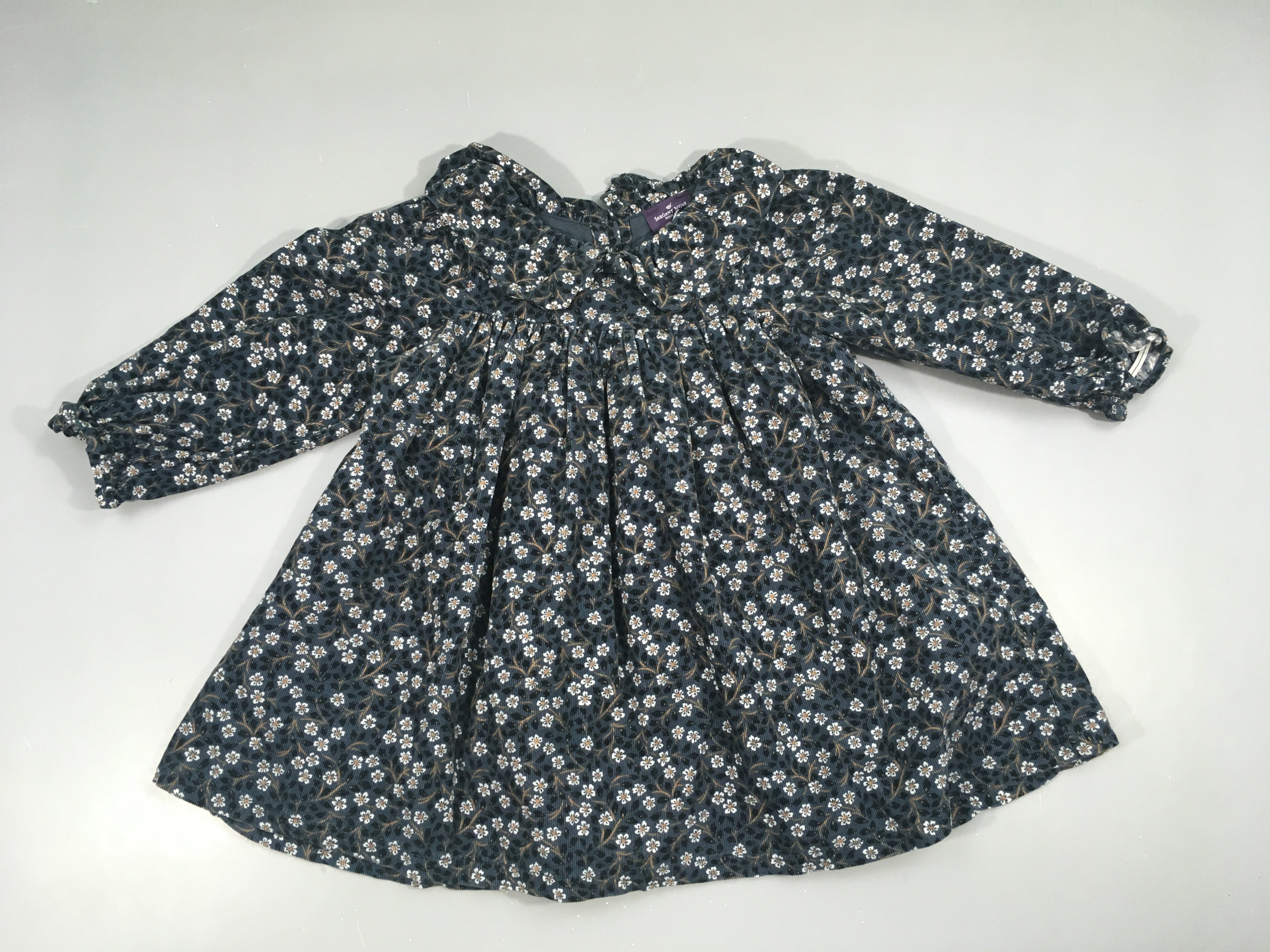 Robe m.l velours doublée vert foncé fleuri blanc