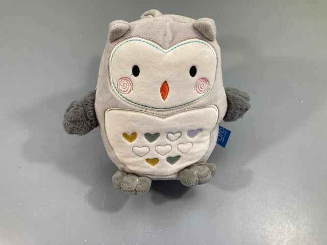 Peluche Veilleuse Bruits Blancs Ollie la chouette de The Gro Company - fonctionne, moins cher chez Petit Kiwi