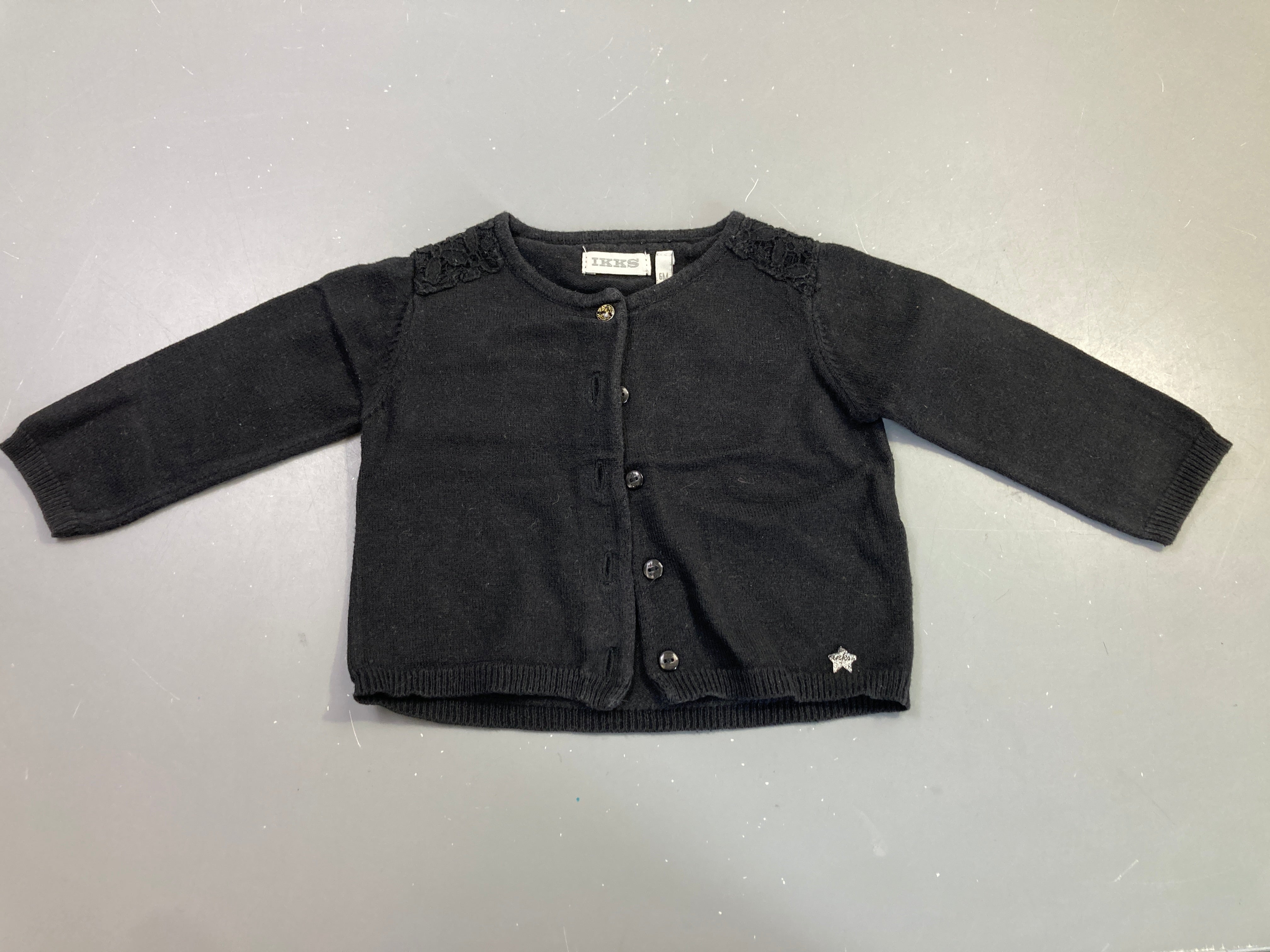 Gilet noir dentelle épaules