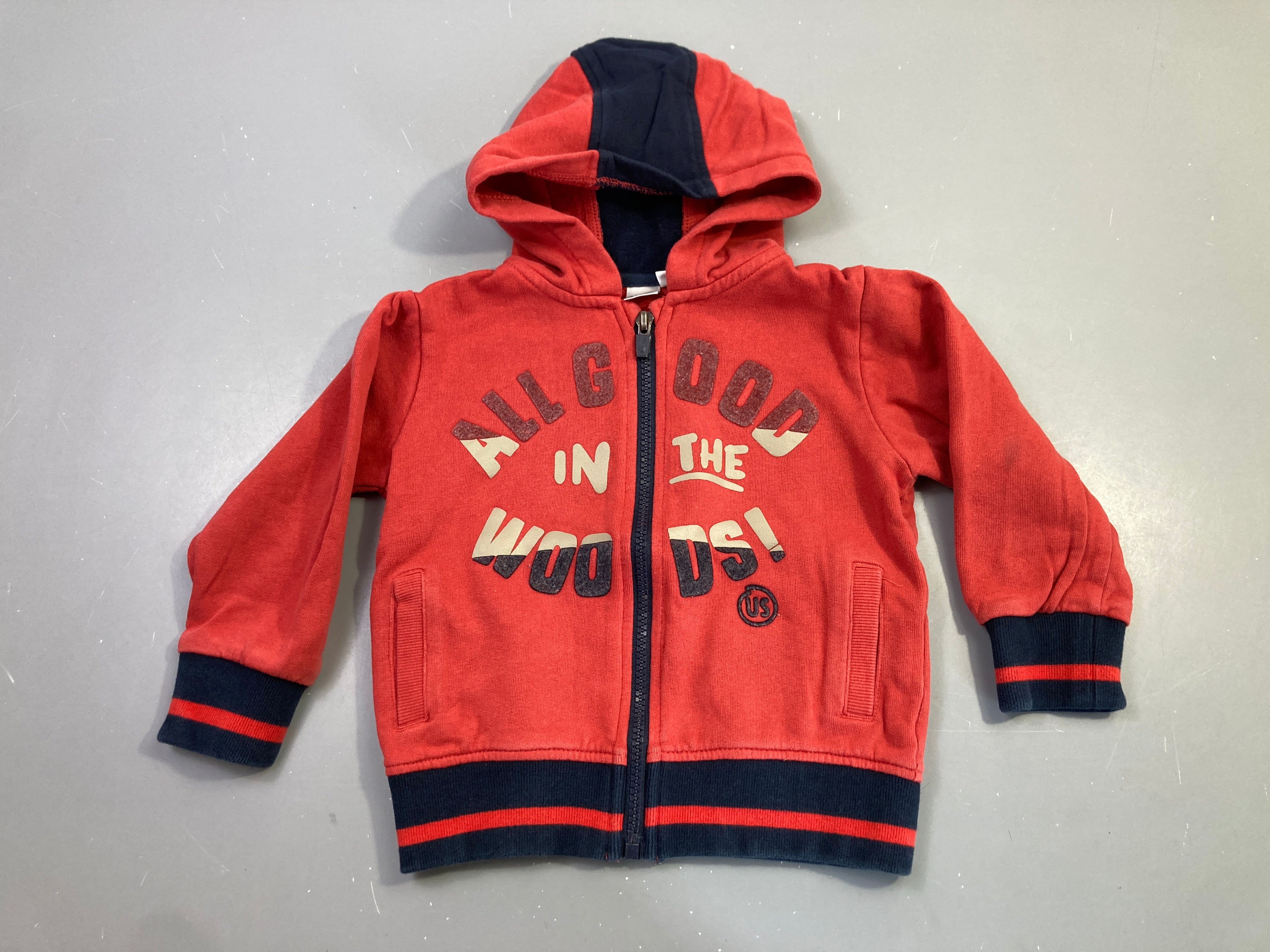 Gilet zippé rouge capuche all good