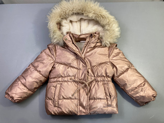 Doudoune zippée rose métallisé capuche fourrure, doublé peluche, moins cher chez Petit Kiwi