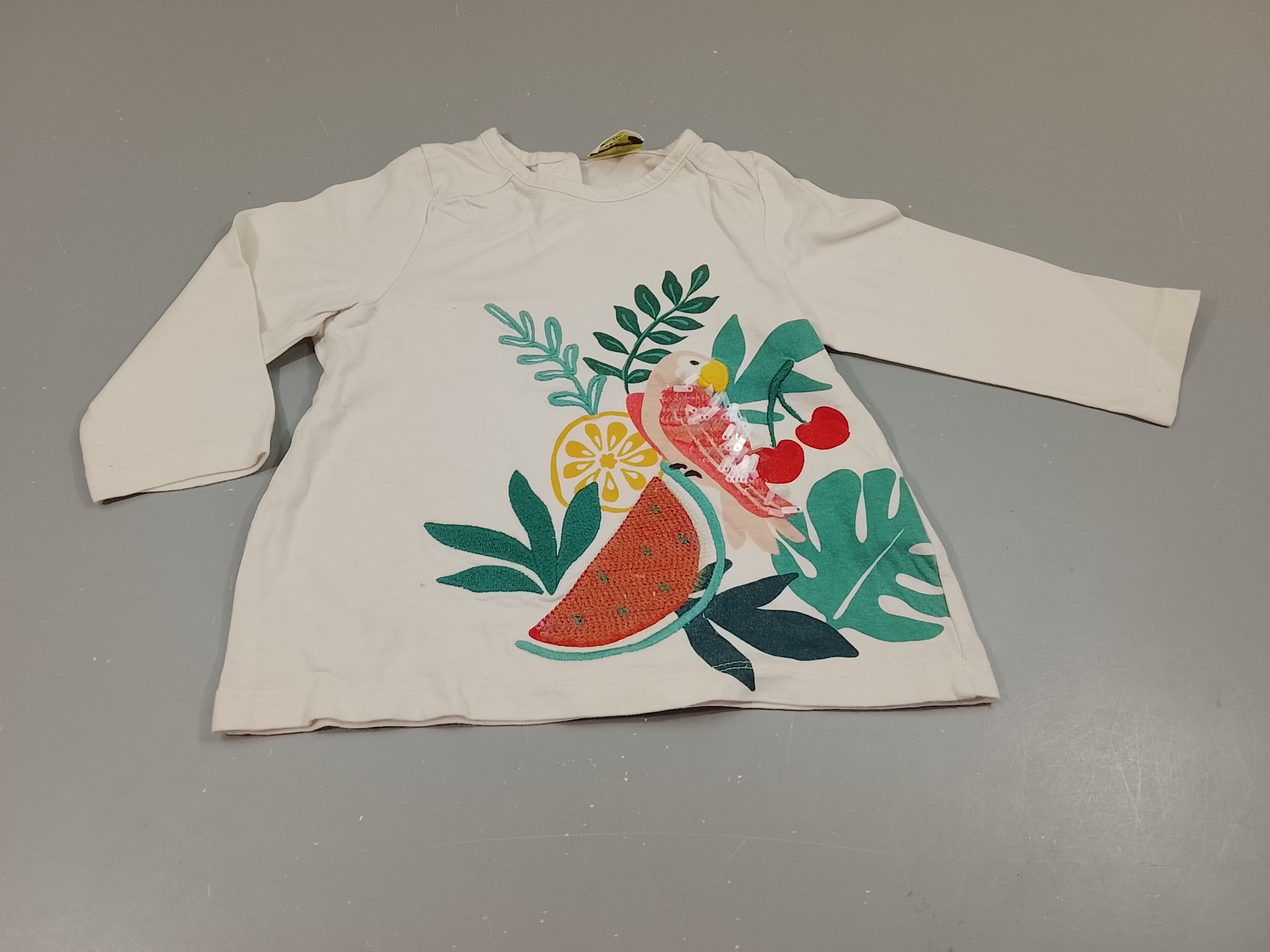 T-shirt m.l  beige clair, perroquet et pastèque avec sequins transparants