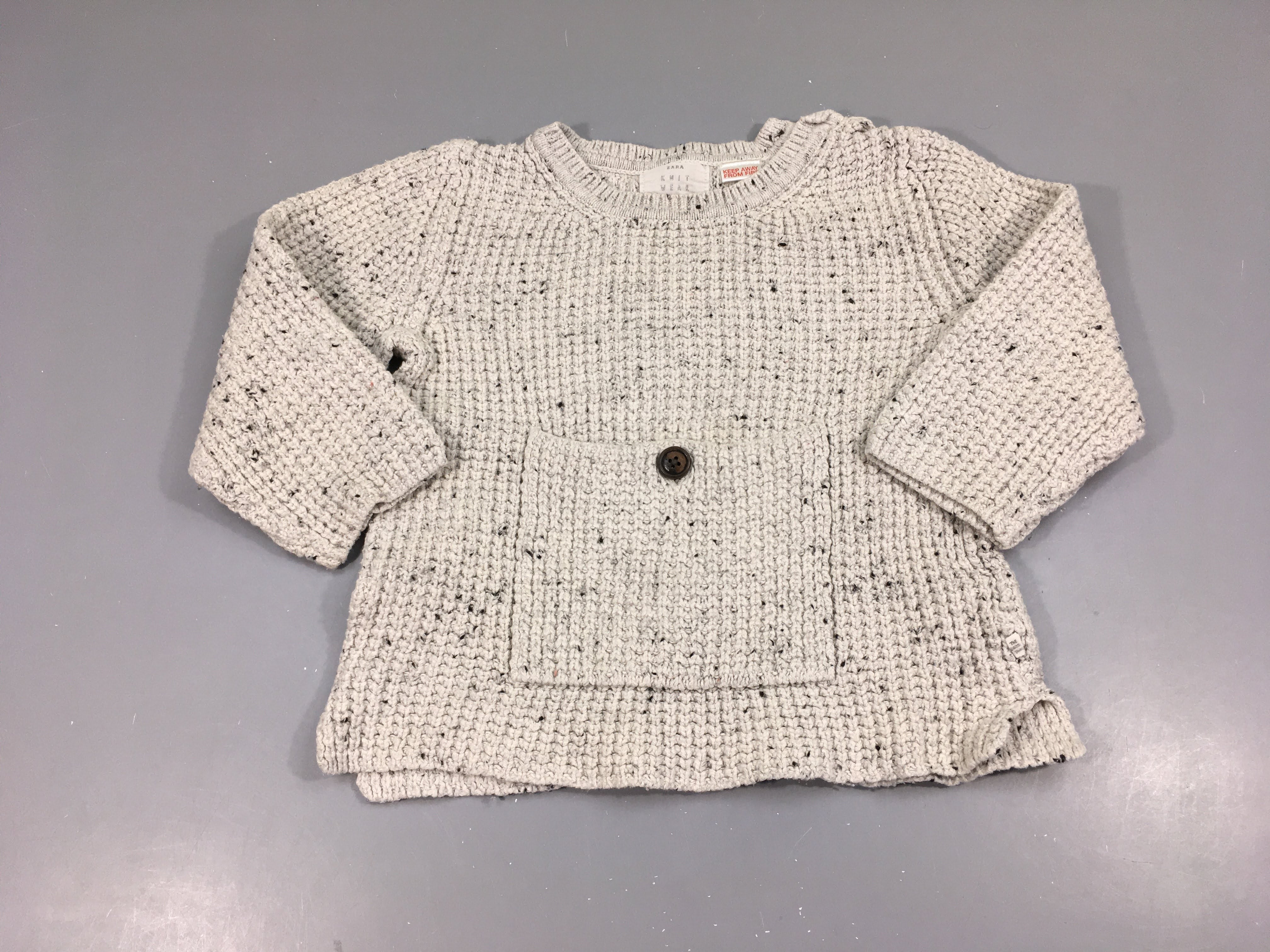 Pull mailles écru chiné poche ventrale bouton