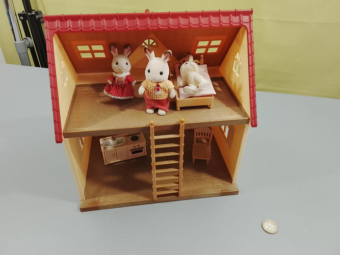 Sylvanian FamiliesMaison Cosy cottage  ( manque 3 éléments) + famille lapin, moins cher chez Petit Kiwi