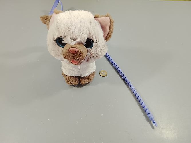 Peluche interactive  chaton gris qui fait ses besoins.+ laisse. Friandises coincées à l'intérieur, ne sortent plus. Le son fontionne., moins cher chez Petit Kiwi