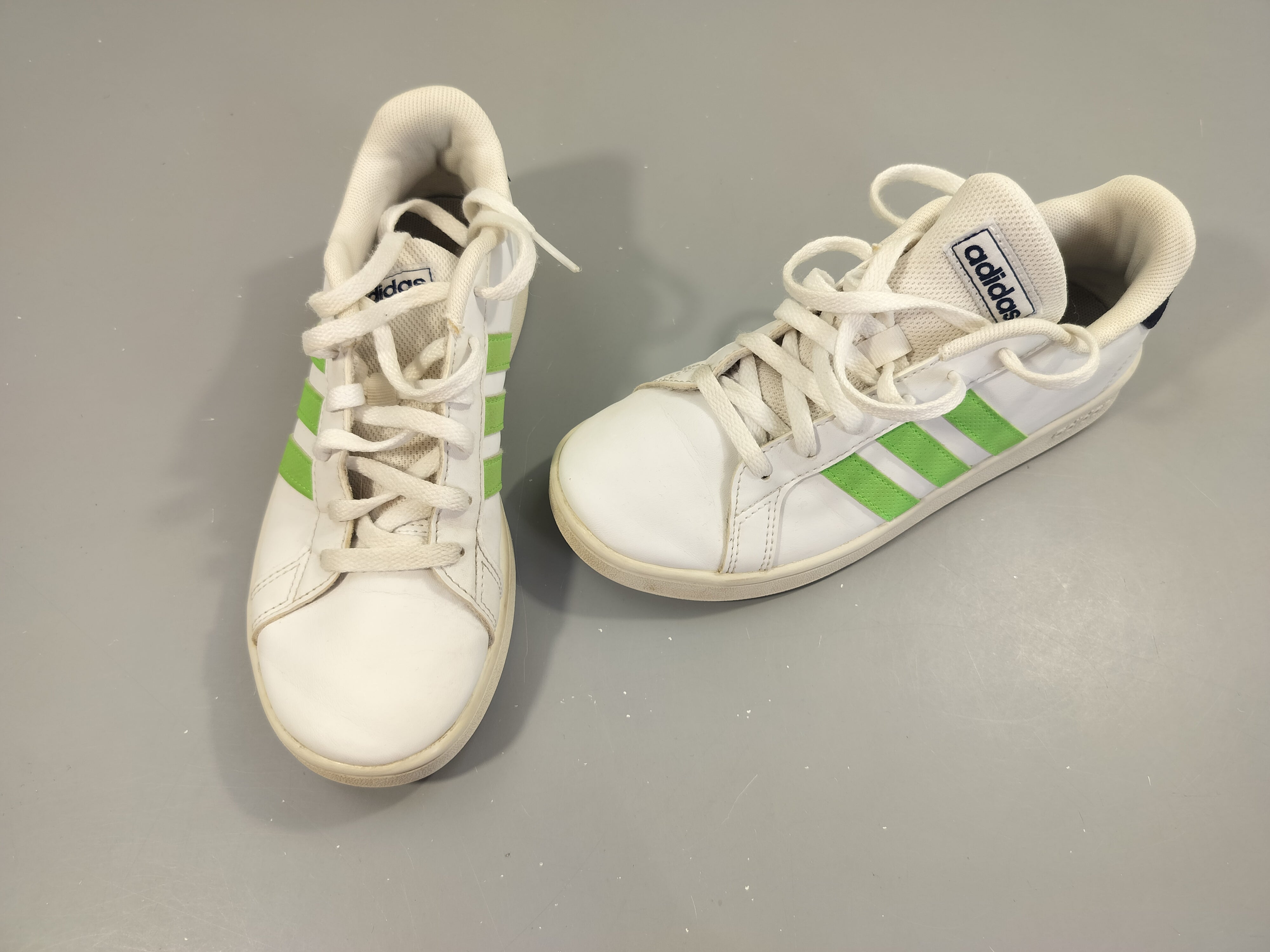 Baskets blanches ligné vert  -35