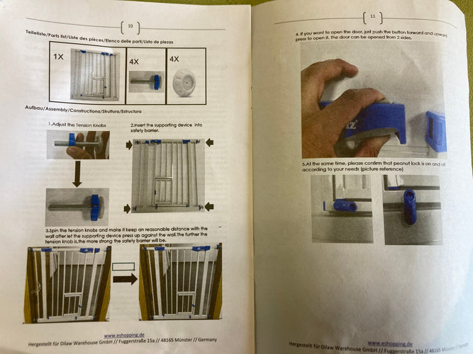 Barrière de sécurité d'escalier/porte 74à 87 cm avec chatière Sans perçage. Métal blanc-bleu Plastique un peu blanchi, moins cher chez Petit Kiwi