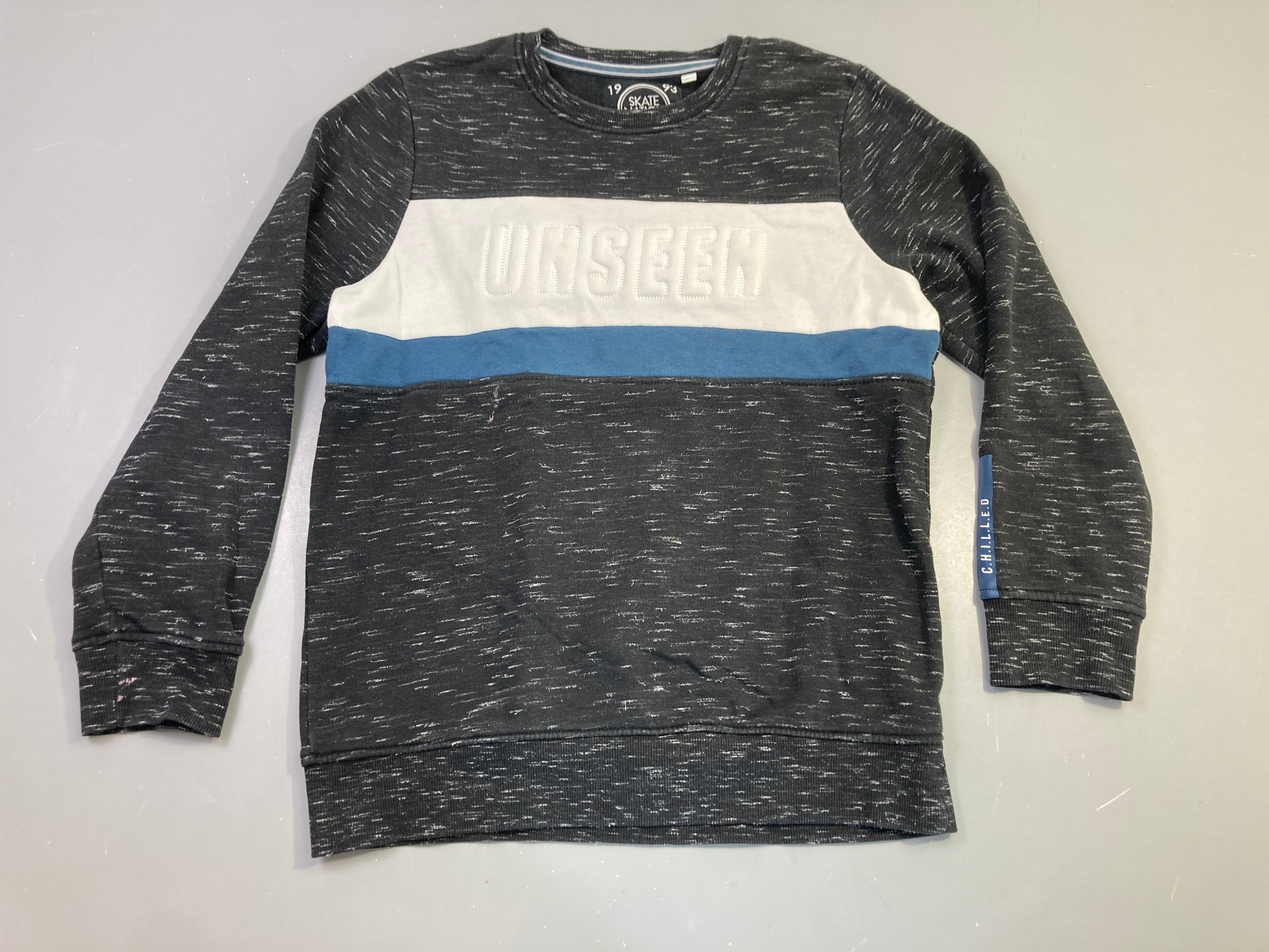 Sweat gris chiné rayé bleu blanc