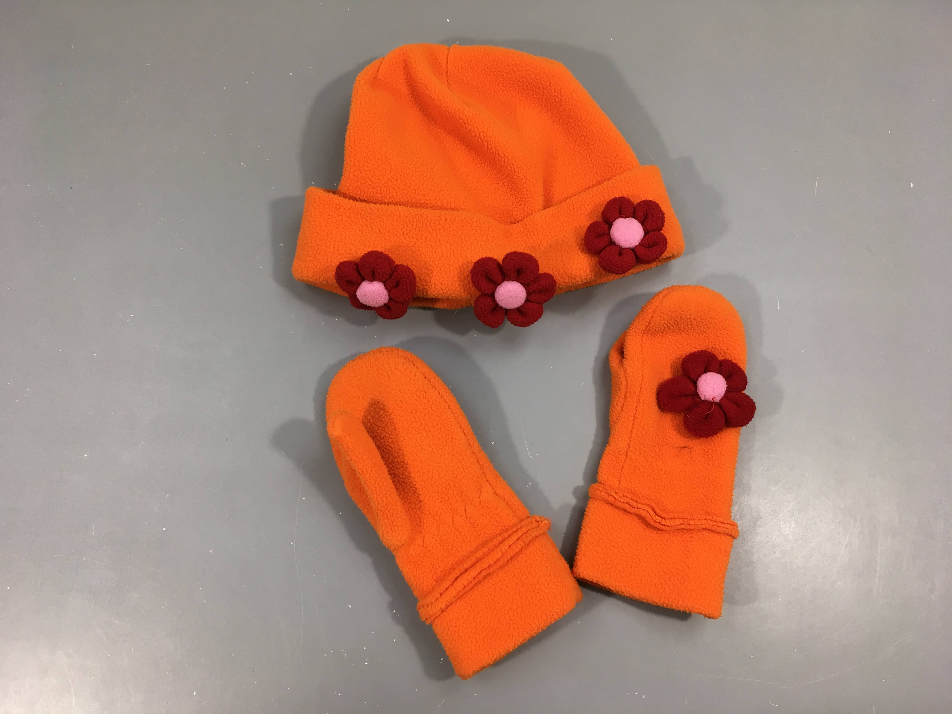 Bonnet + moufles polar orange fleurs