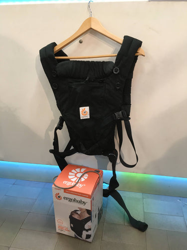 Ergobaby Adapt noir, porte-bébé physiologique, ventral- dorsal et latéral, 3,5 à 20kg, 0-4 ans, moins cher chez Petit Kiwi