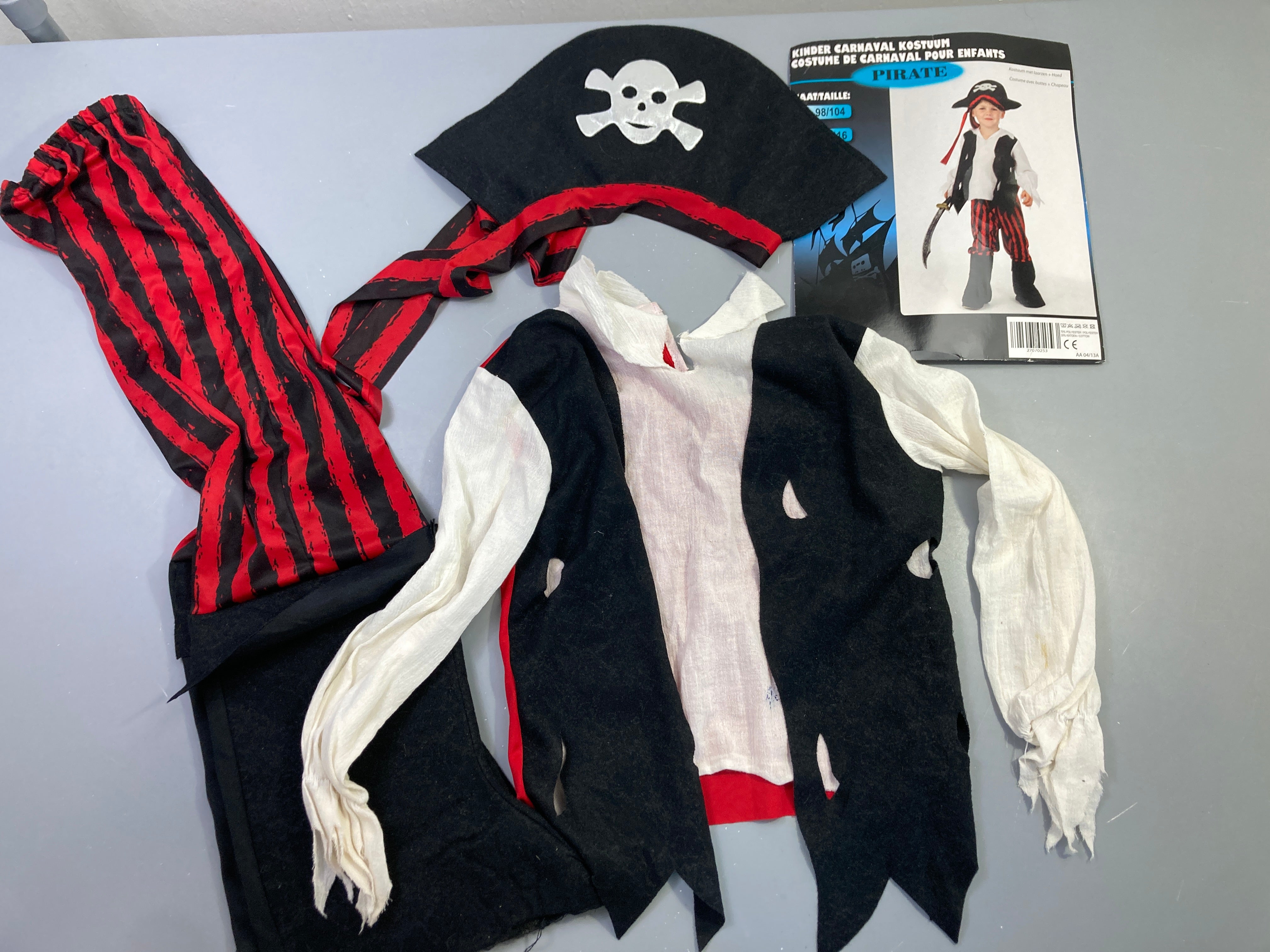Costume pirate gilet chapeau ceinture