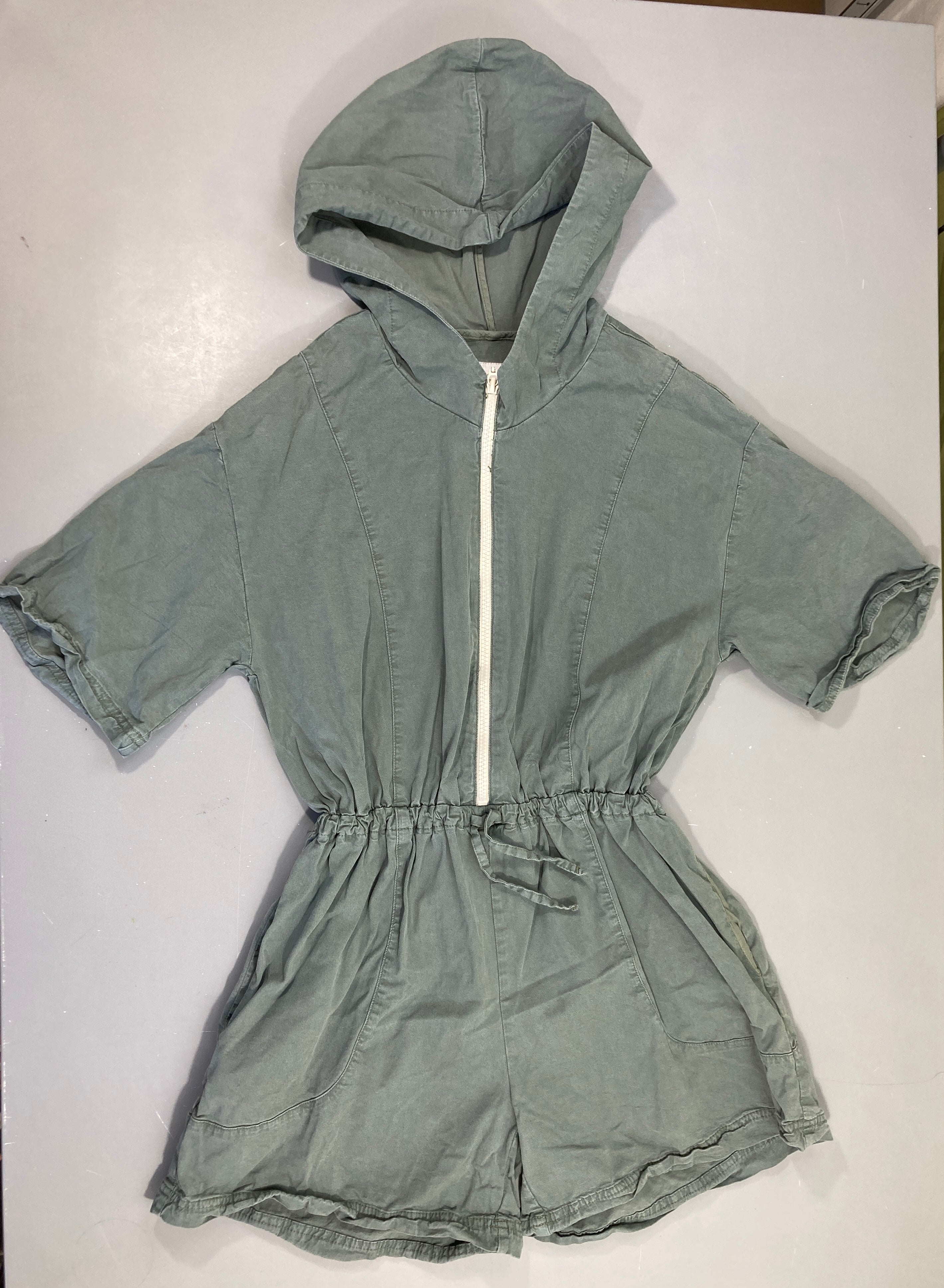 Combishort toile kaki à capuche