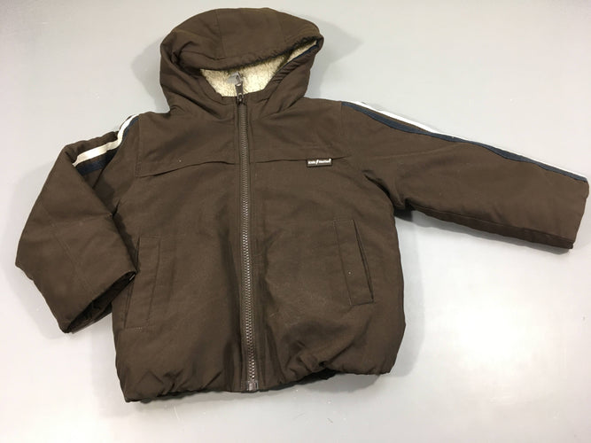 Veste zippée à capuche brune "Kidz nation", intérieur moutonné, moins cher chez Petit Kiwi