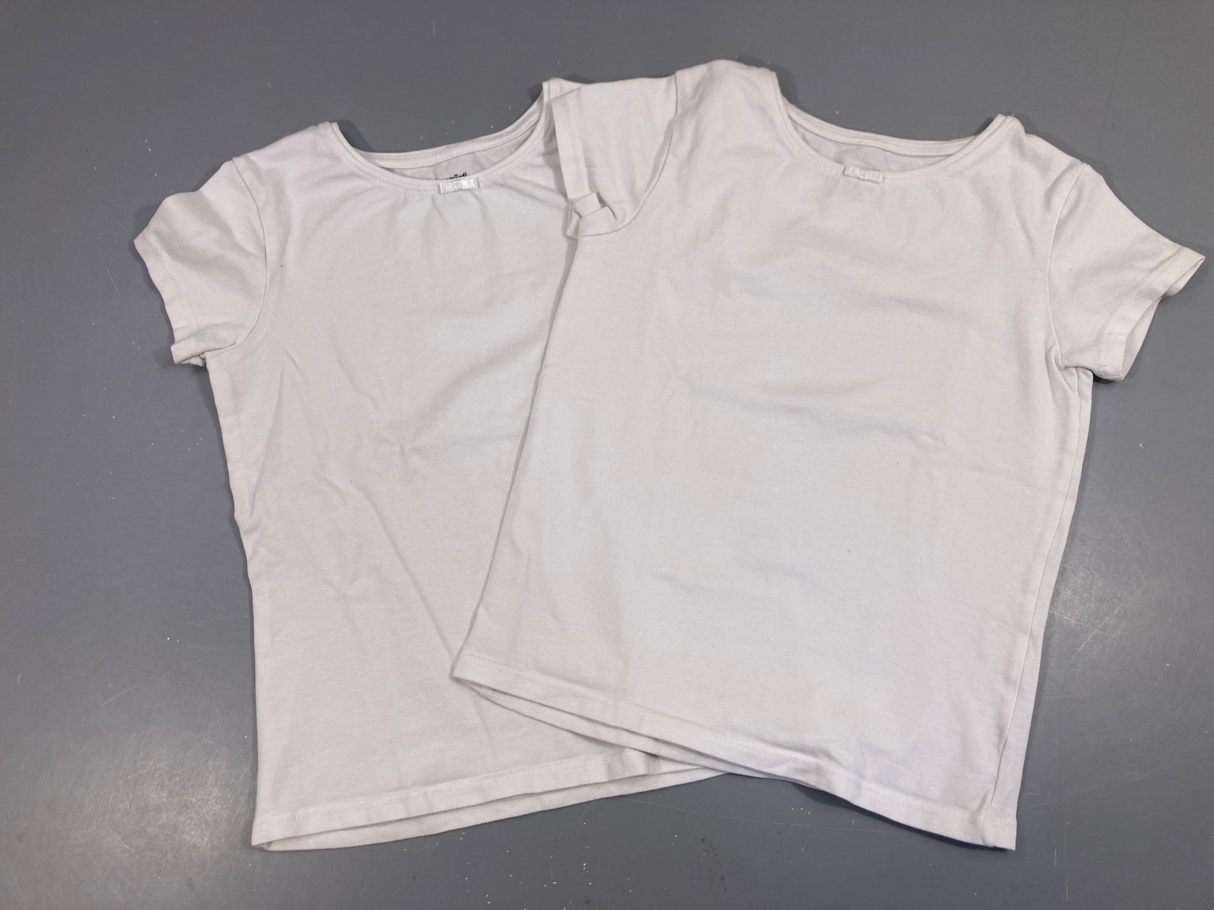 2 chemisettes m.c blanches noeud