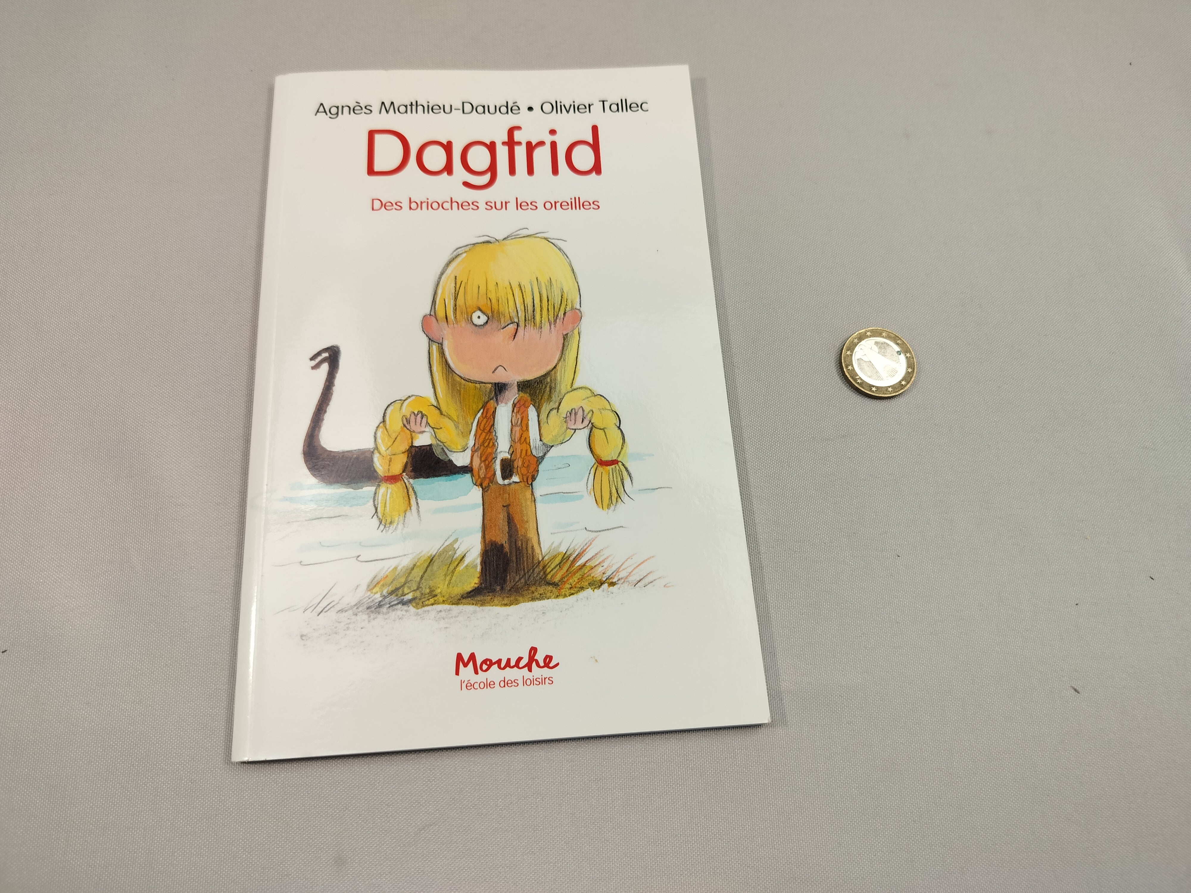 Dagfrid. Des brioches sur les oreilles.