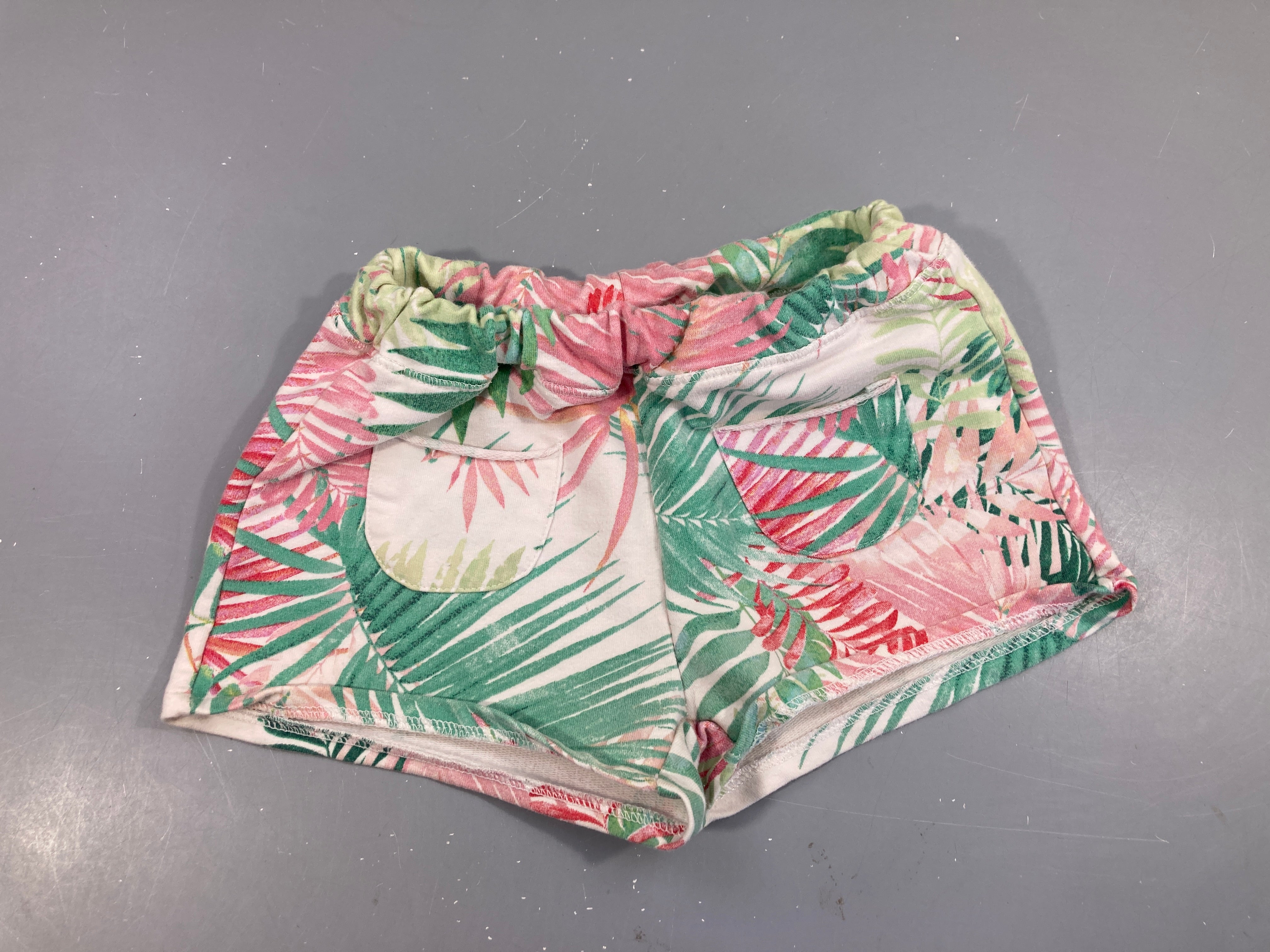 Short molleton blanc feuillages