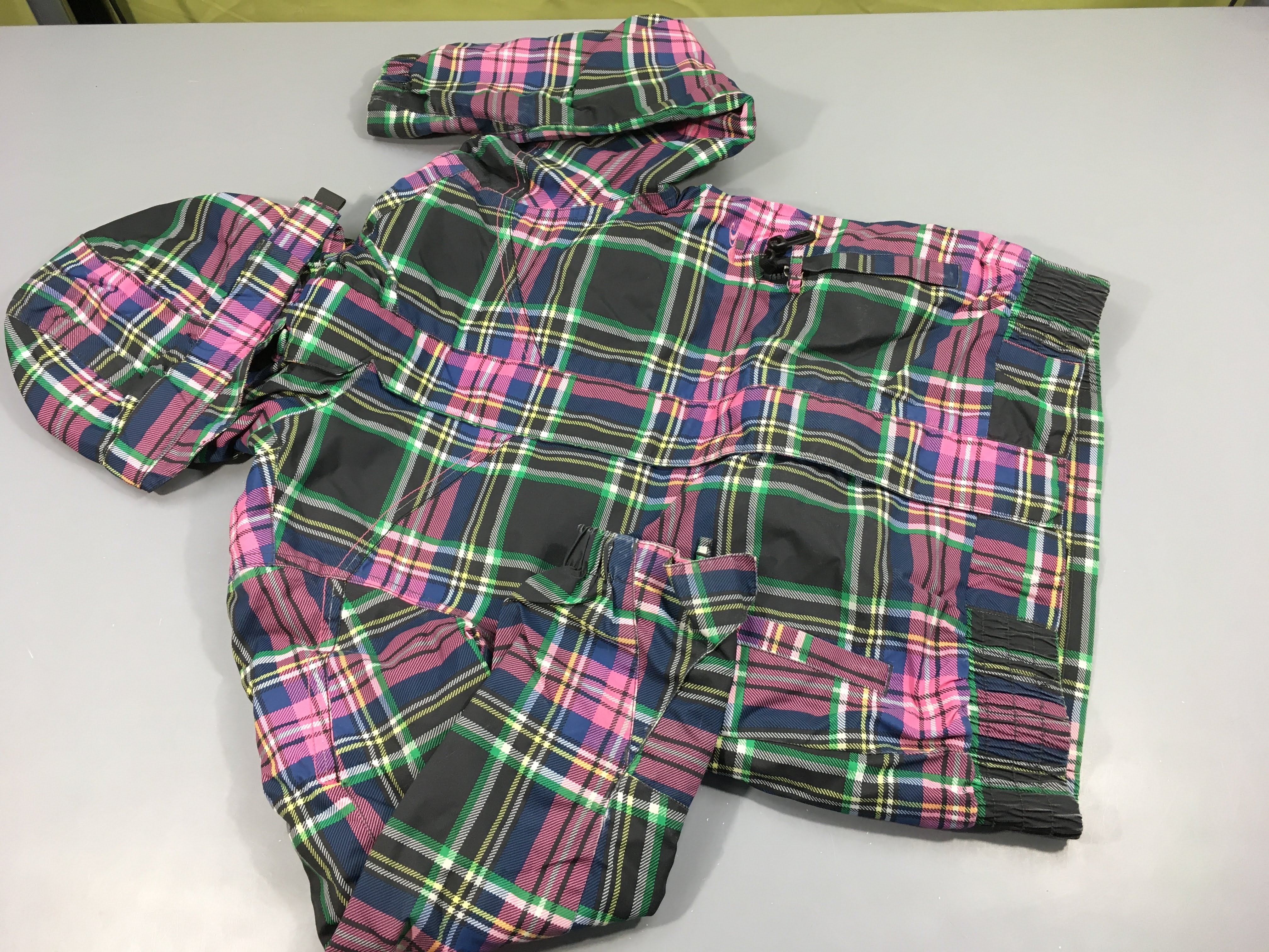 Veste imperméable zippée à capuche à carreaux noir, rose, vert,blanc,...
