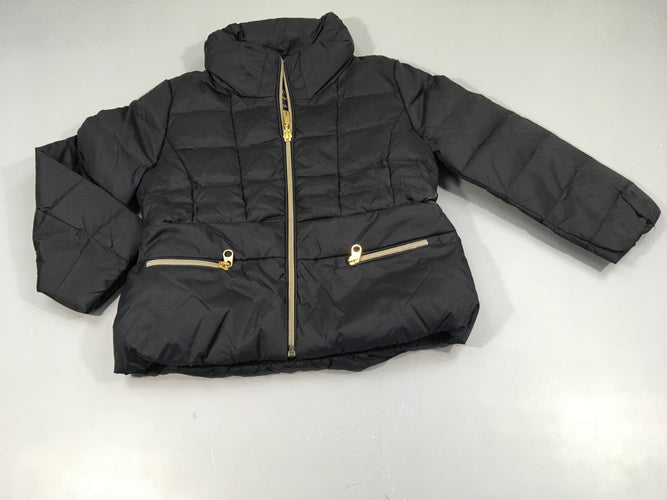 Veste noire zippée à capuche (rangée dans le col ), moins cher chez Petit Kiwi