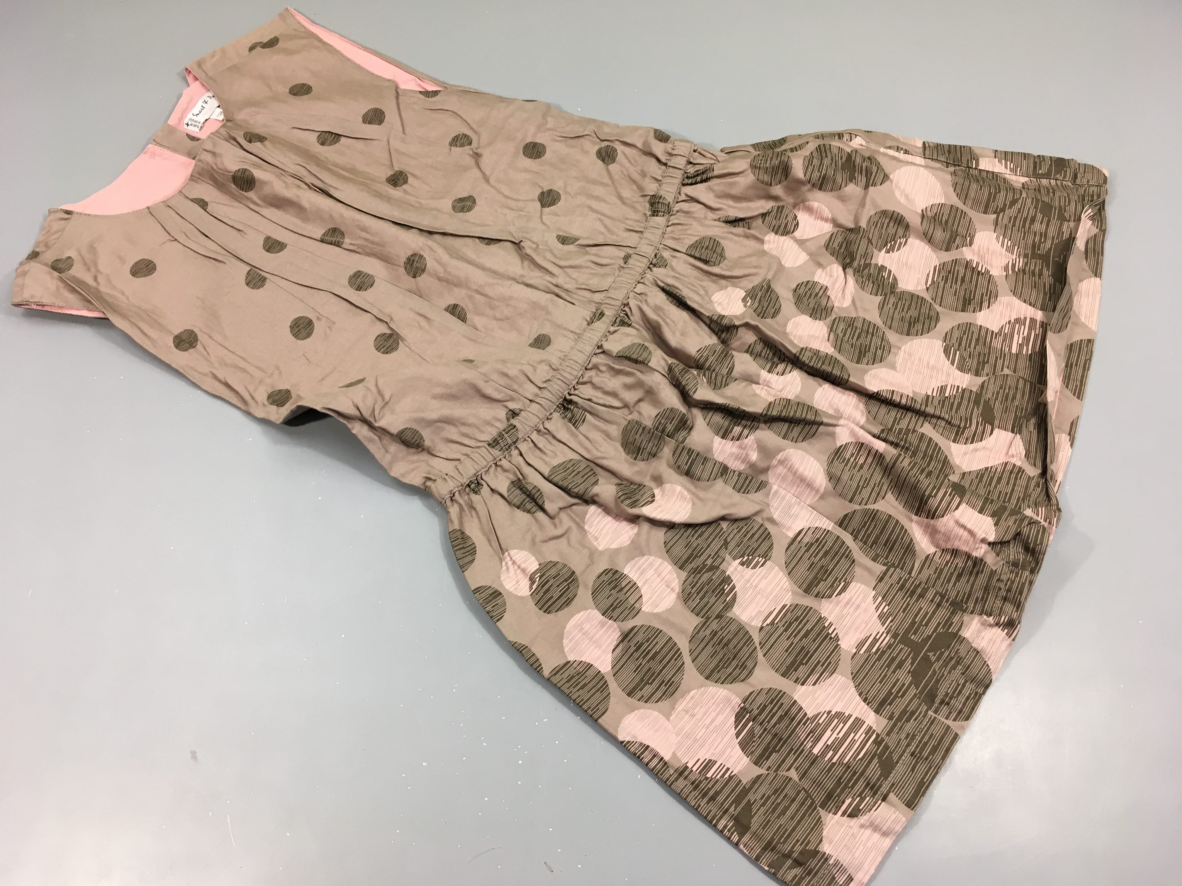 Robe m.c  brun clair à pois  brun et rose