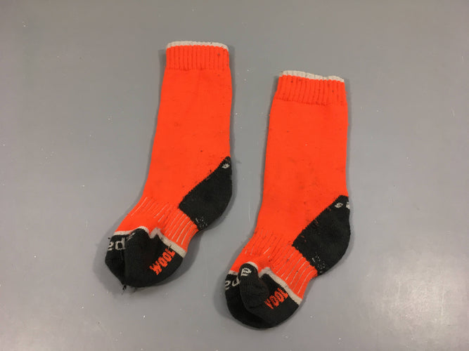 Chaussettes orange, gris, blanc , laine un peu boulochées  (23-26), moins cher chez Petit Kiwi