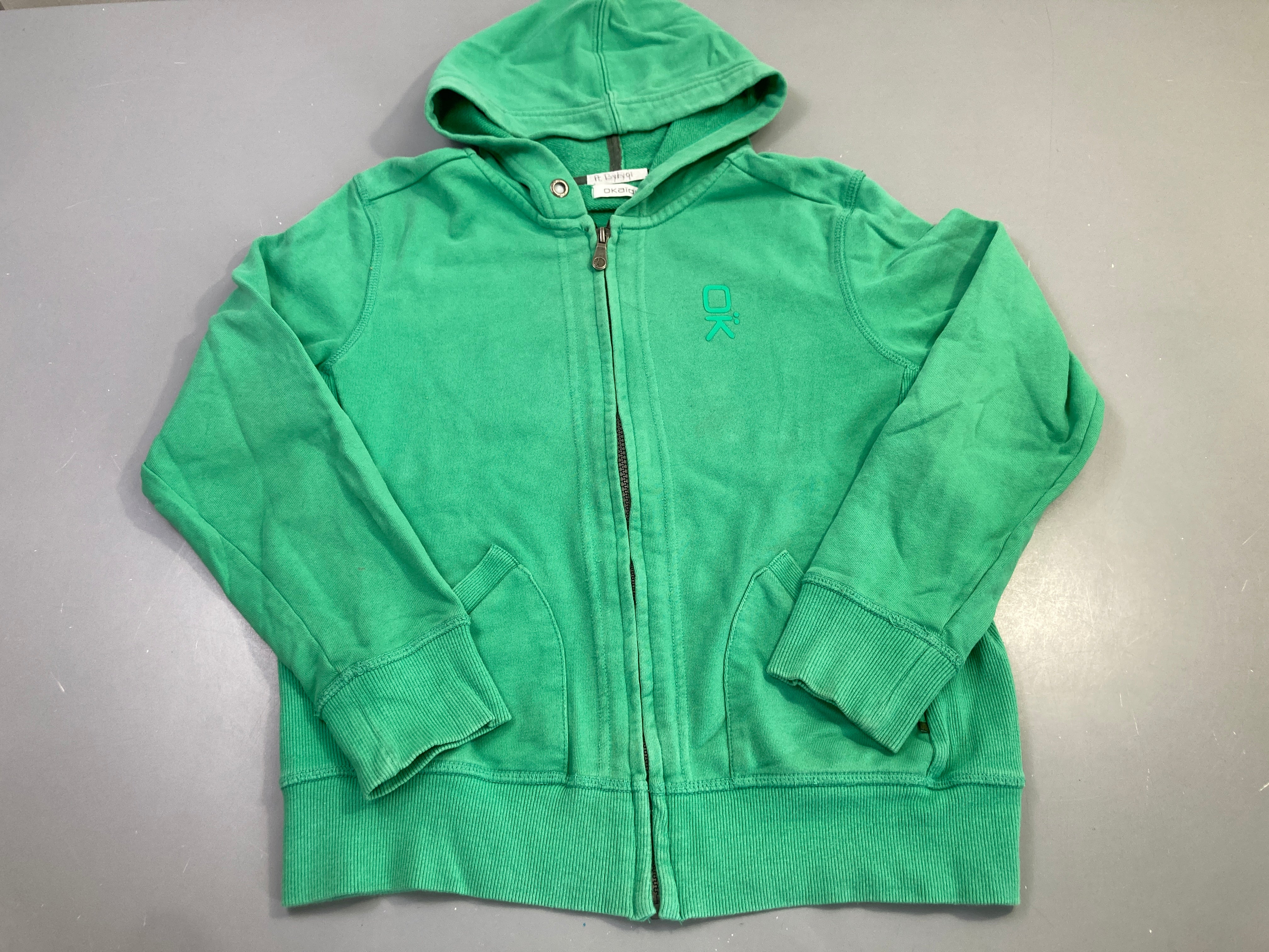 Sweat zippé à capuche vert-petite tache arrière bas et manche