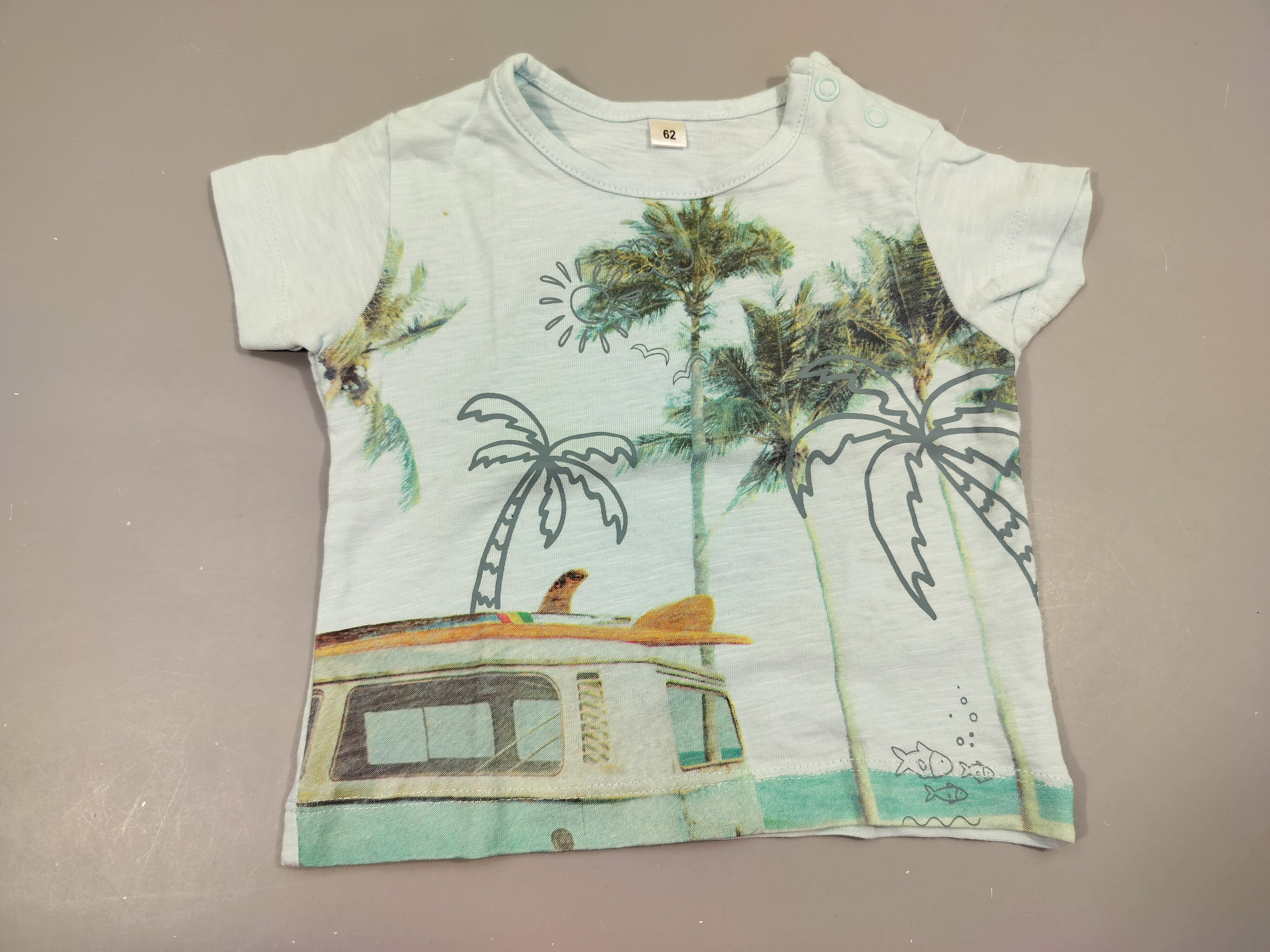 T-shirt m.c  jersey bleu clair flammé paysage palmiers, van,... 100% coton, petite tache