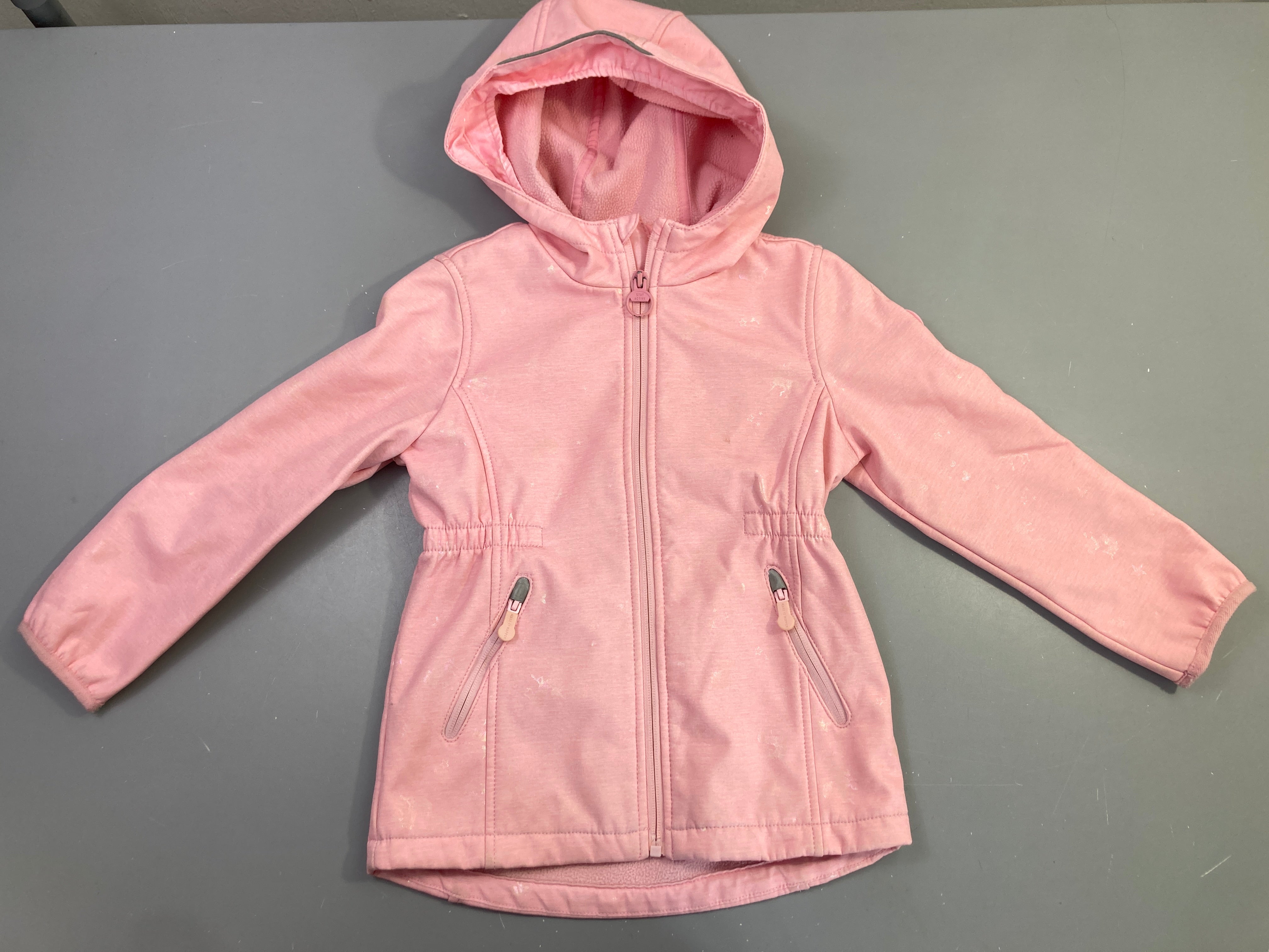 Veste zippée capuche softshell rose  doublure polaire tache manche arrière