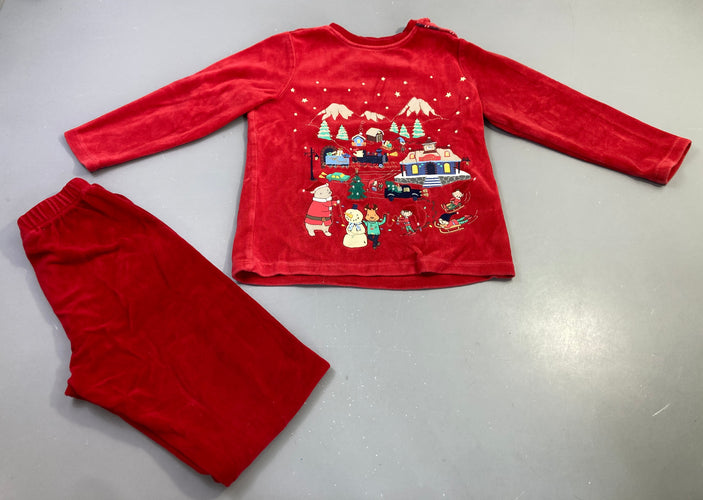 Pyjama velours rouge 2 pièces village de Noël, moins cher chez Petit Kiwi