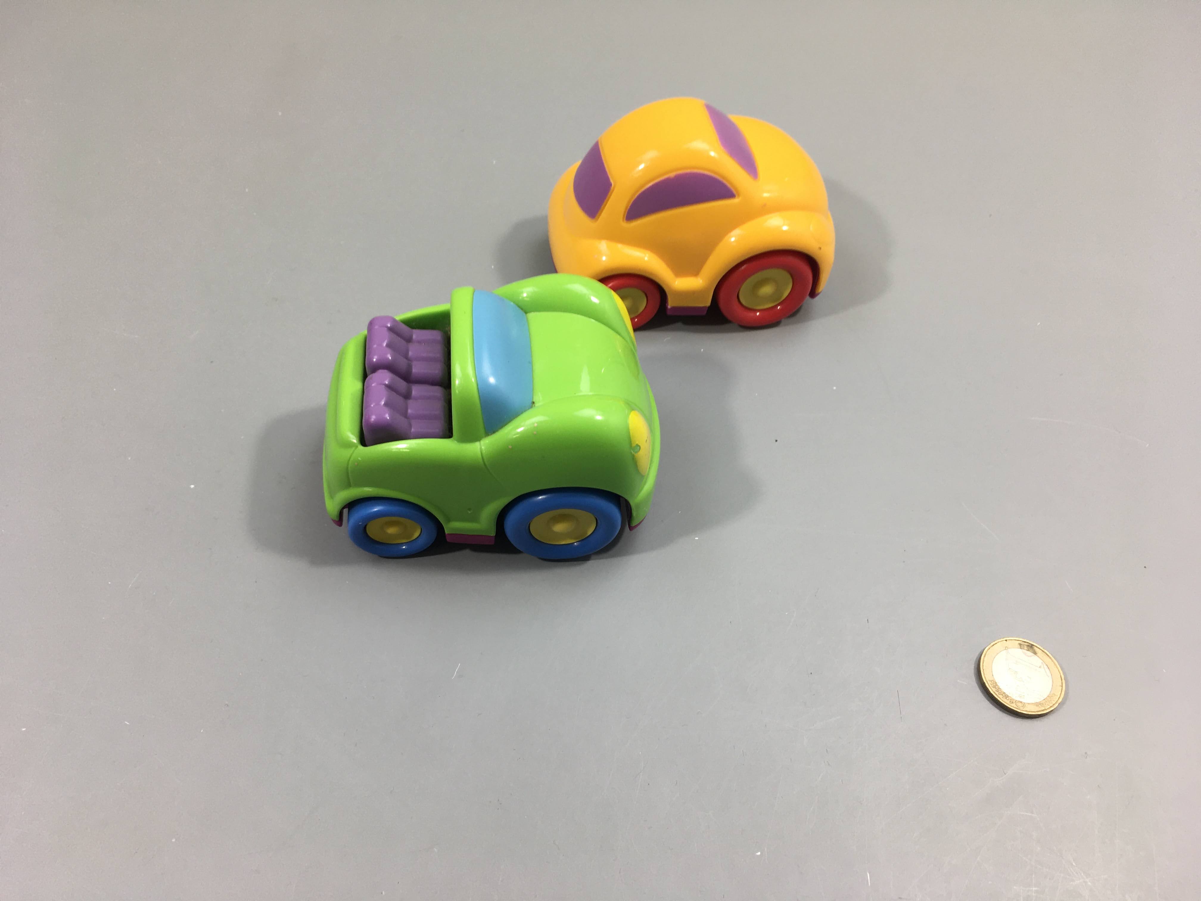 Lot de 2 voitures plastique vert/jaune