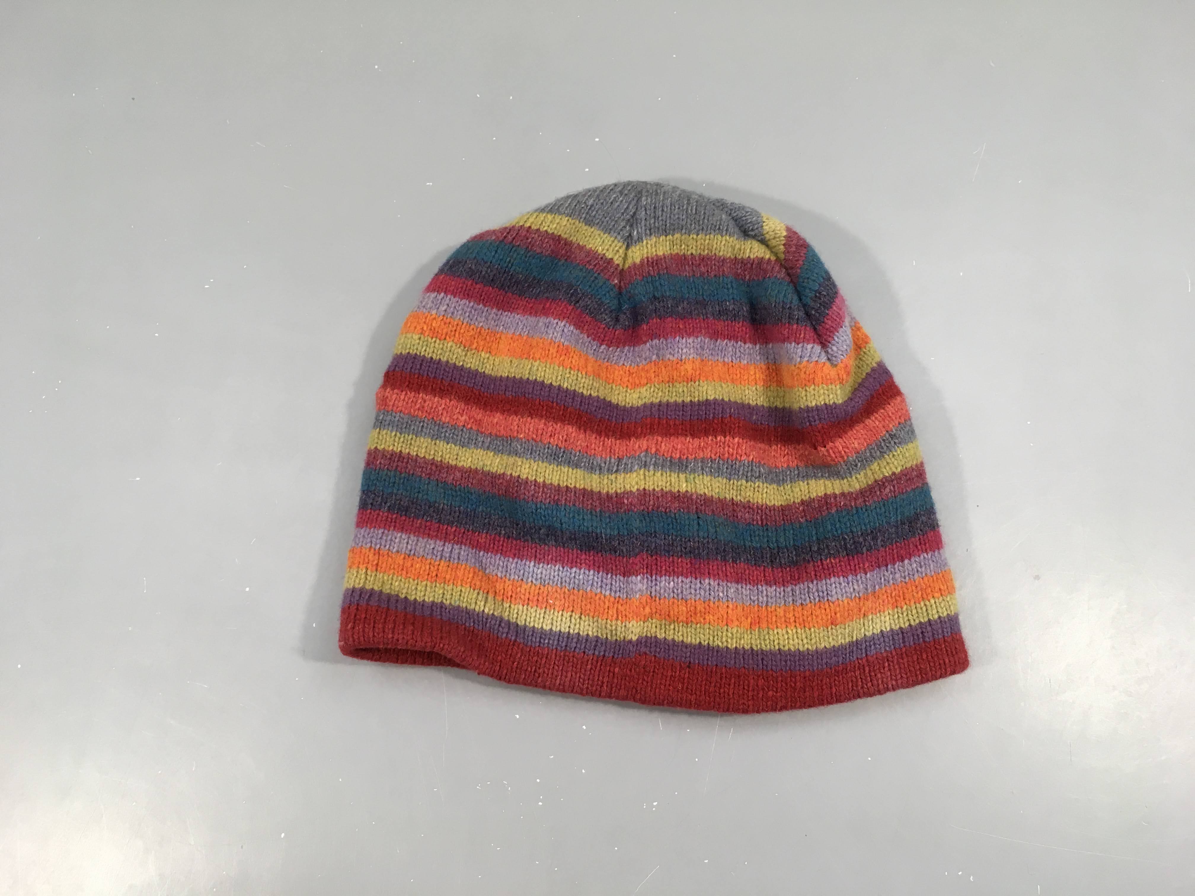 Bonnet rayé bordeau-vert-rose-bleu