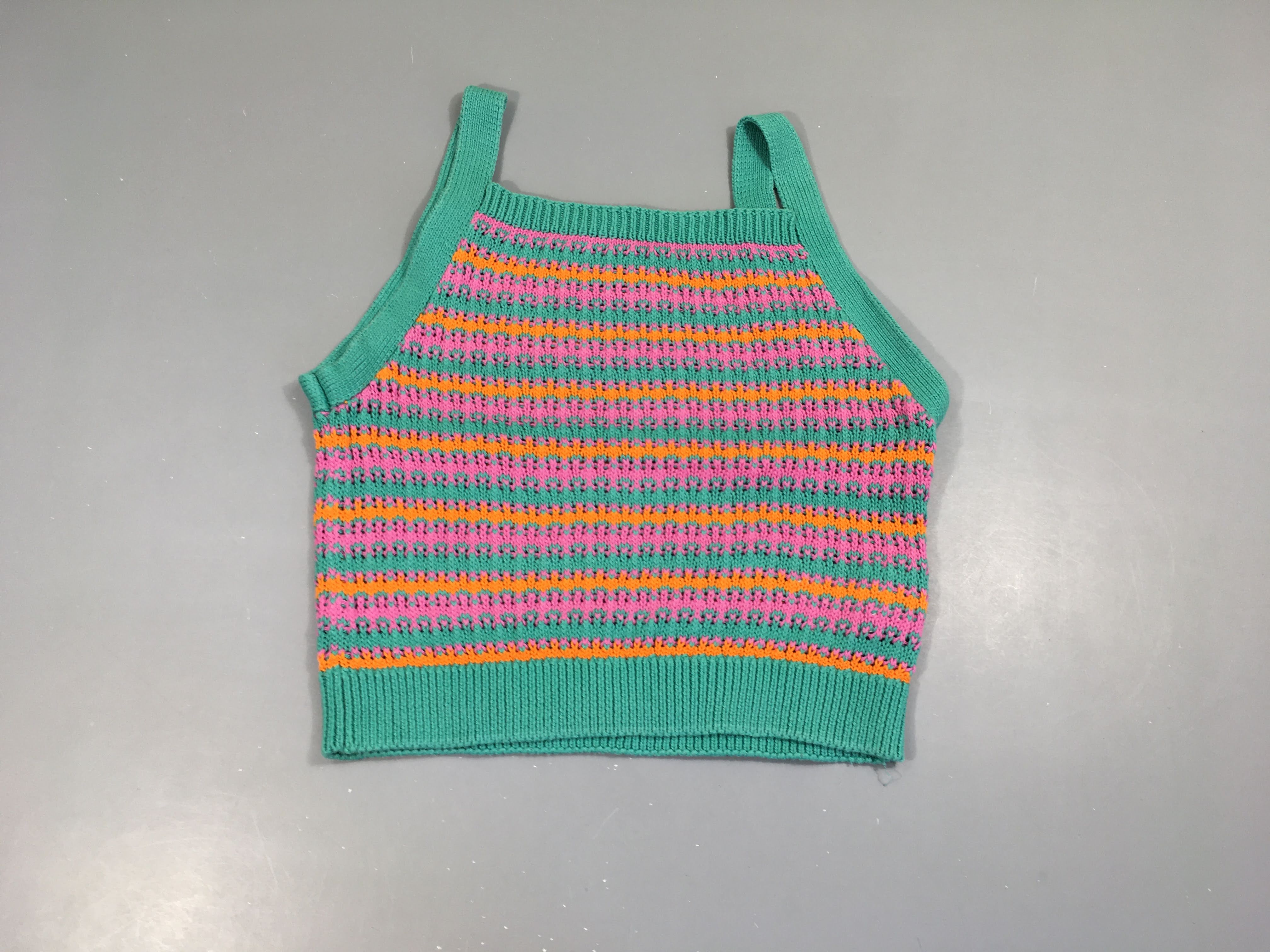 Crop top crochet rayé bleu/rose/orange