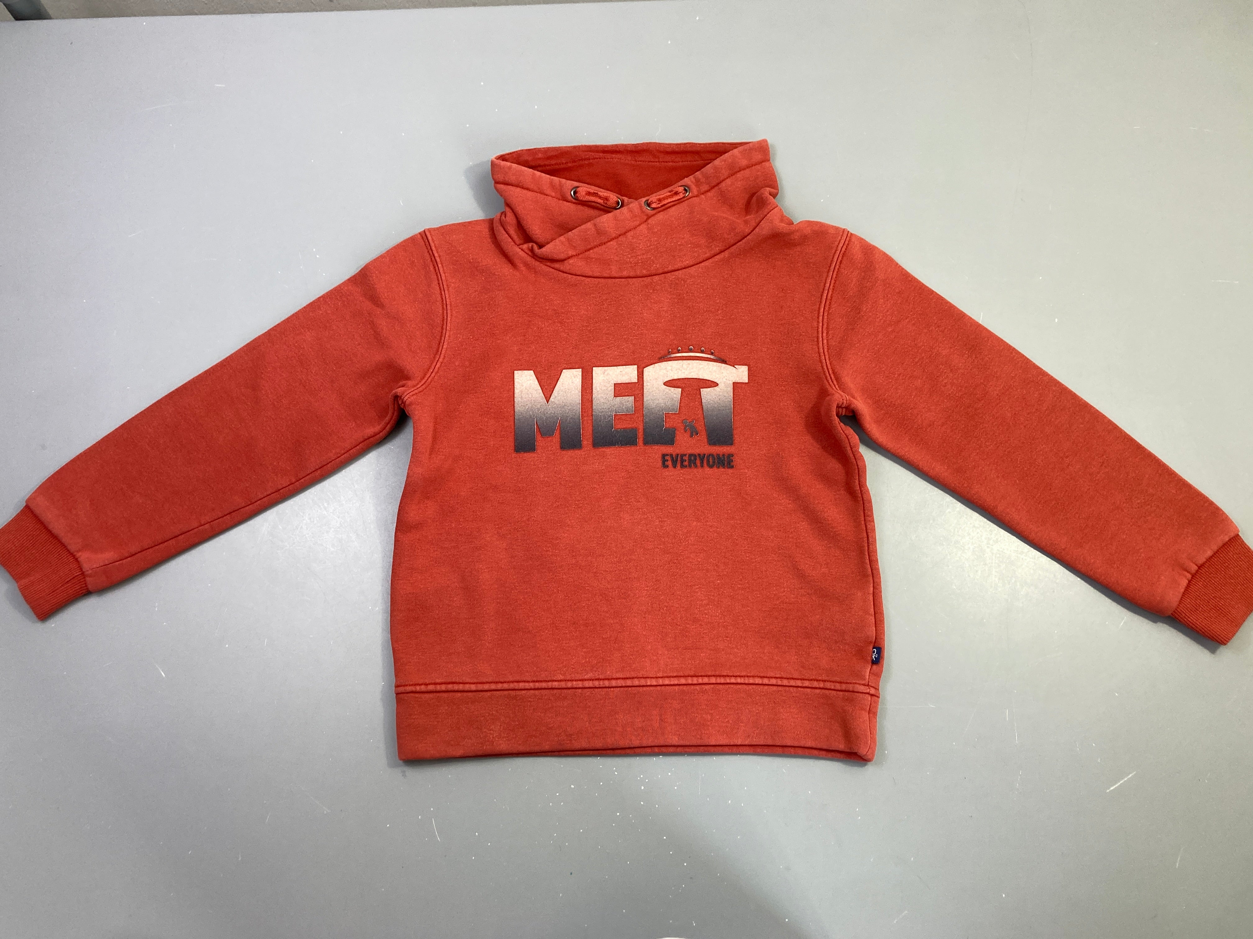 Sweat capuche orange imprimé meet col montant, flocage craquelé