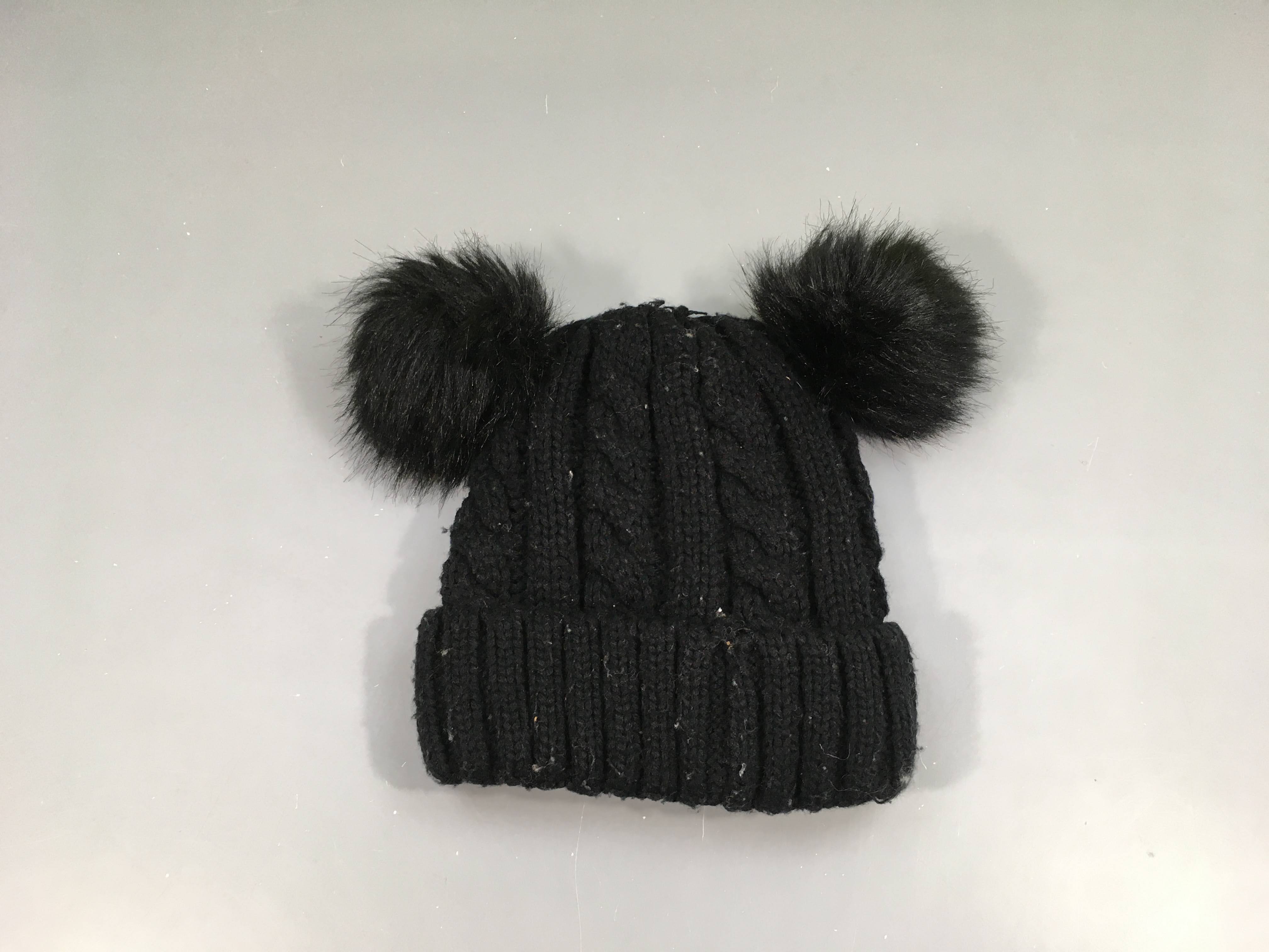 Bonnet noir oreilles pompons doublé peluche
