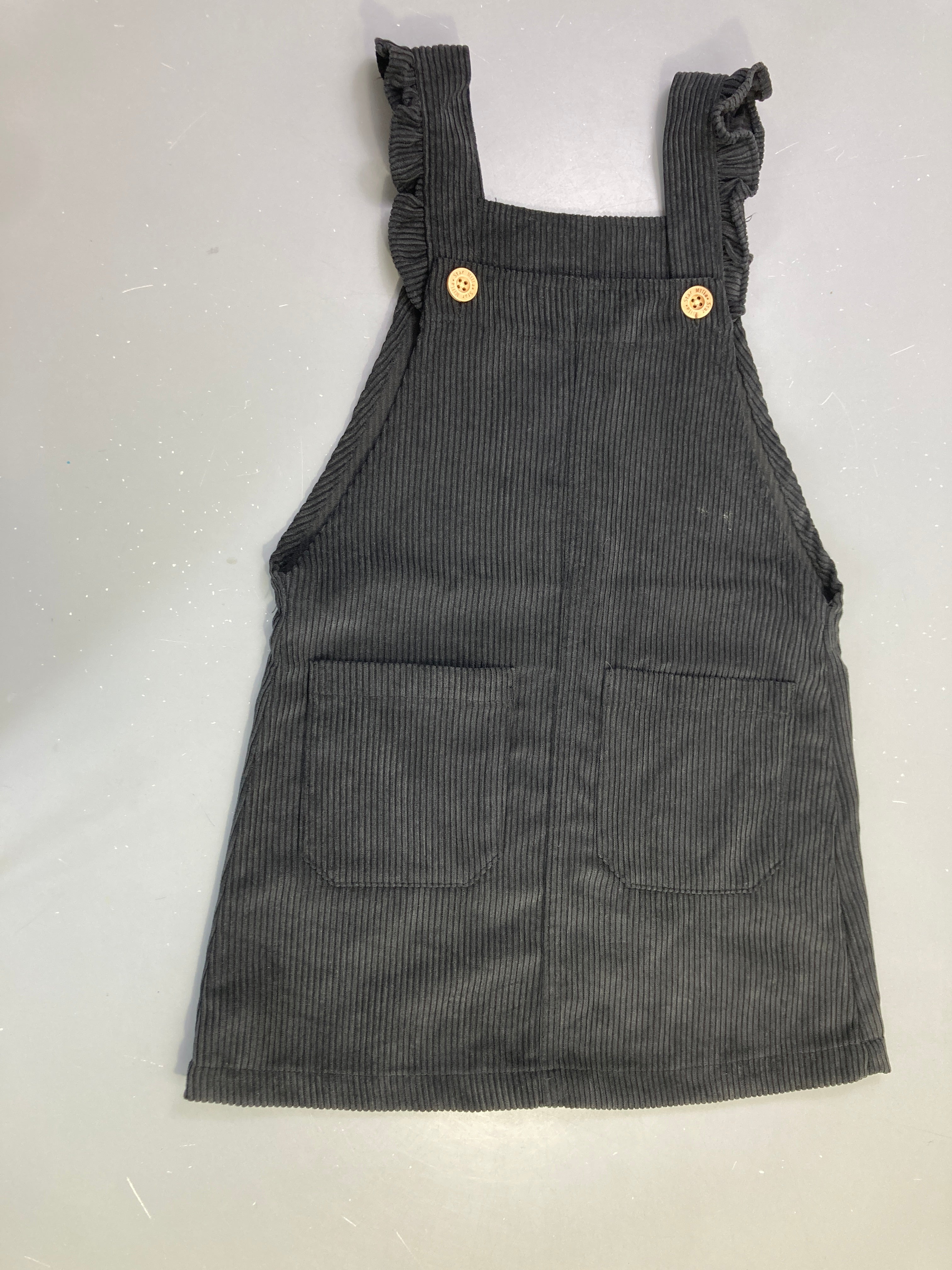 Robe salopette velours côtelé noire poches