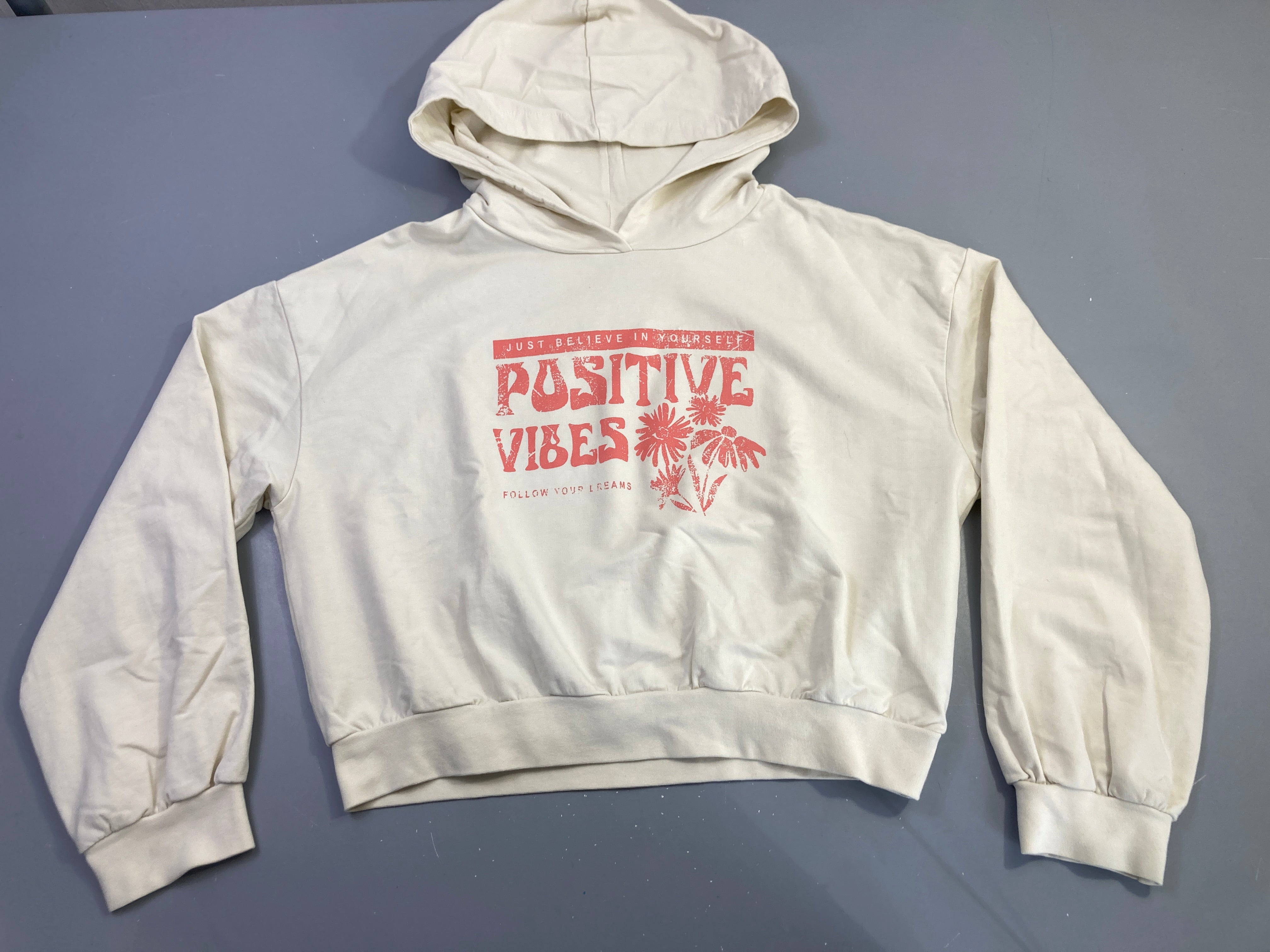 Sweat capuche crème imprimé fleurs