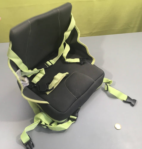 Rehausseur Up & Go Babymoov (légère auréole sur assise) Compatible avec tout type de chaise Réglable en hauteur : de 7 cm à 14 cm, moins cher chez Petit Kiwi