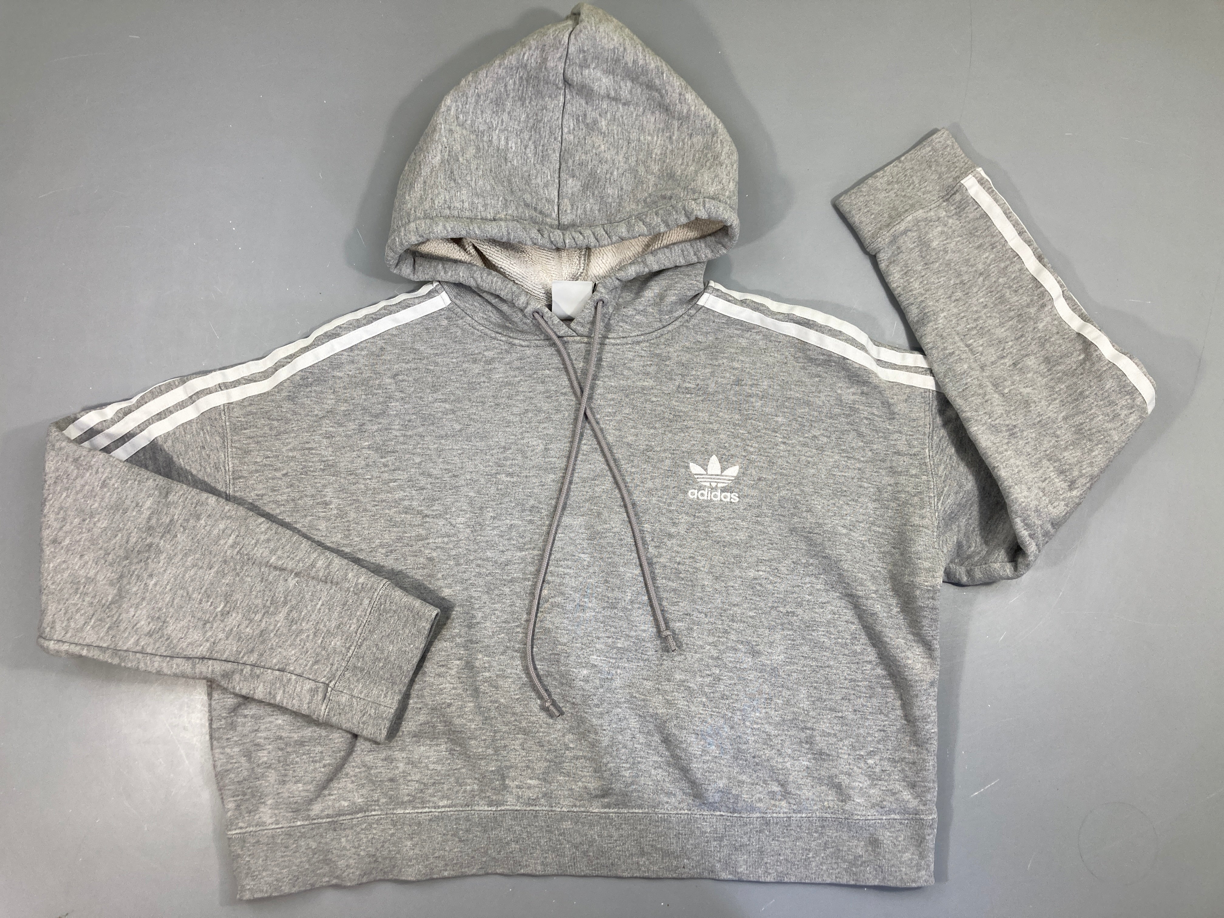 Sweat à capuche cropped gris chiné Adidas 40