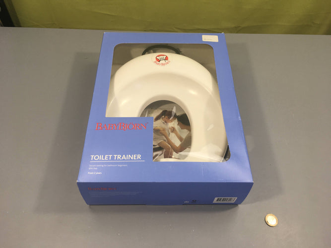 Réhausseur de toilette blanc Babybjorn Ajustable à la toilette grace à la toilette, moins cher chez Petit Kiwi