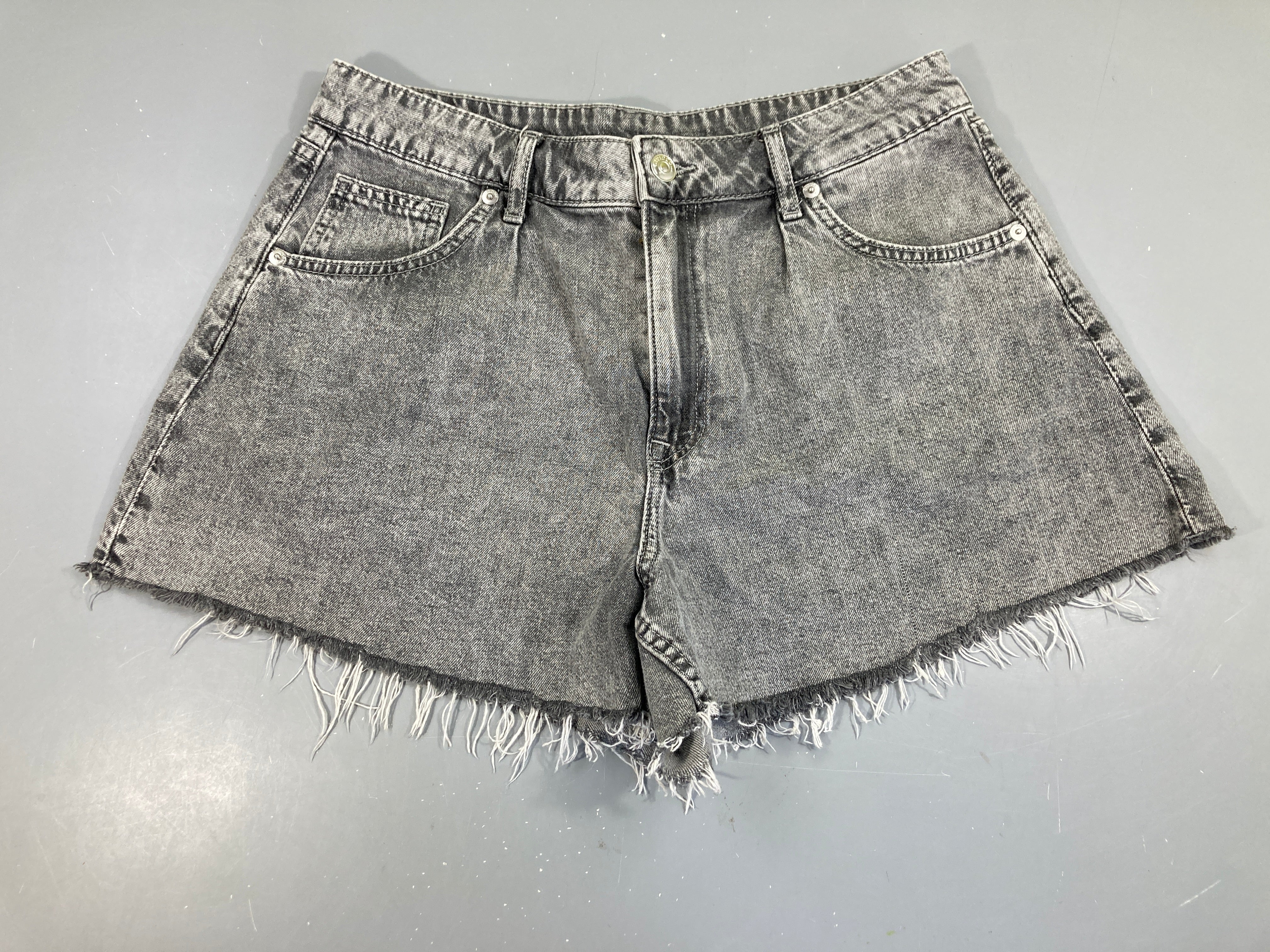 Short en jean gris effet effiloché 42