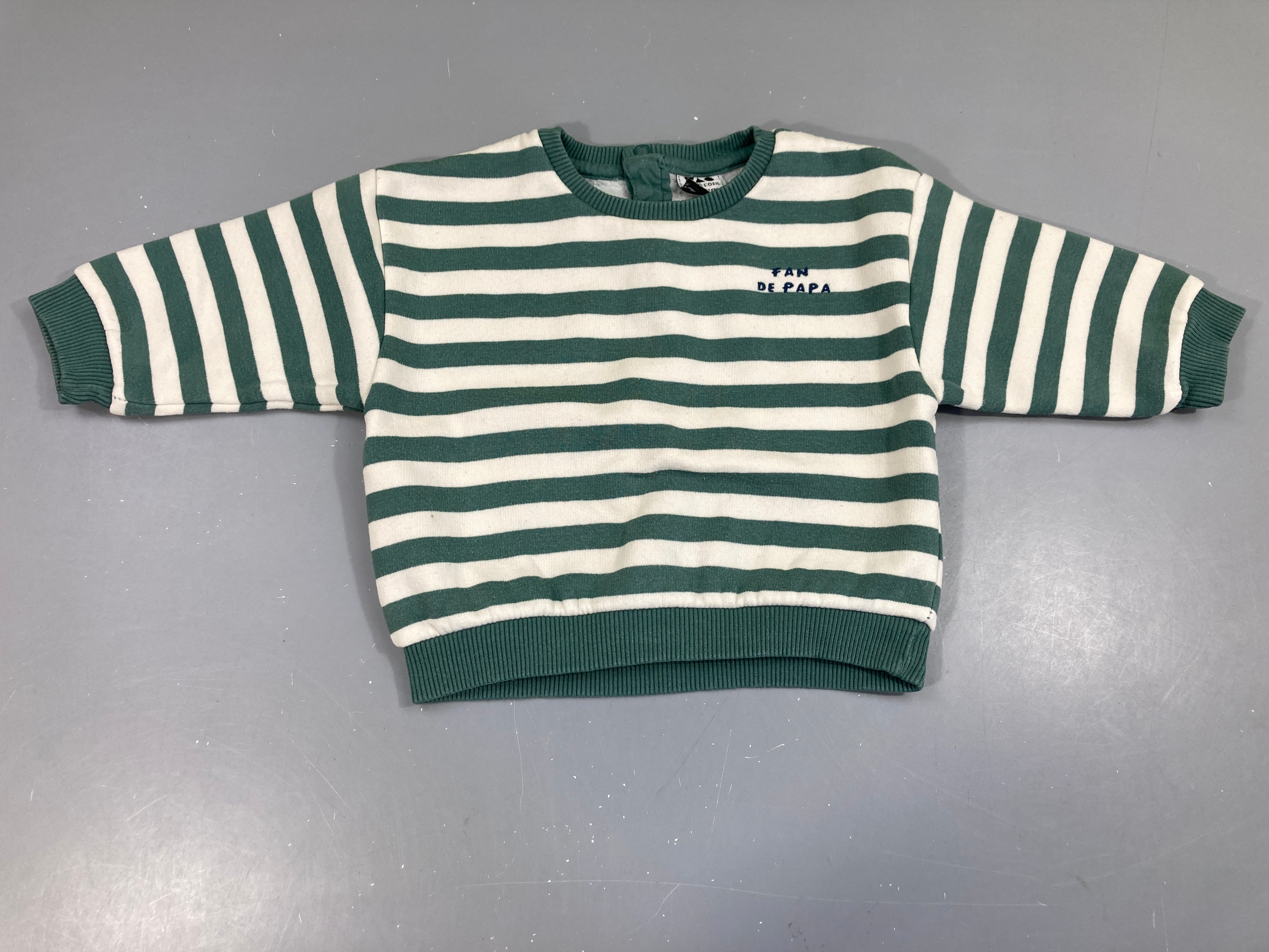 Sweat écru rayé vertfan de papa, légèrement bouloché