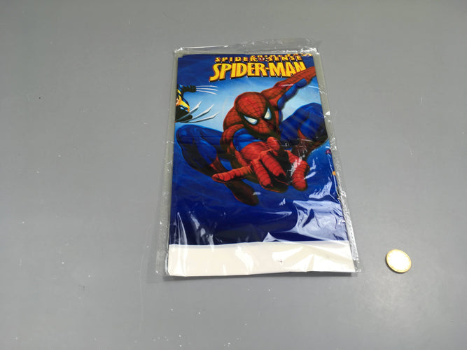 Nappe plastique Spiderman, moins cher chez Petit Kiwi