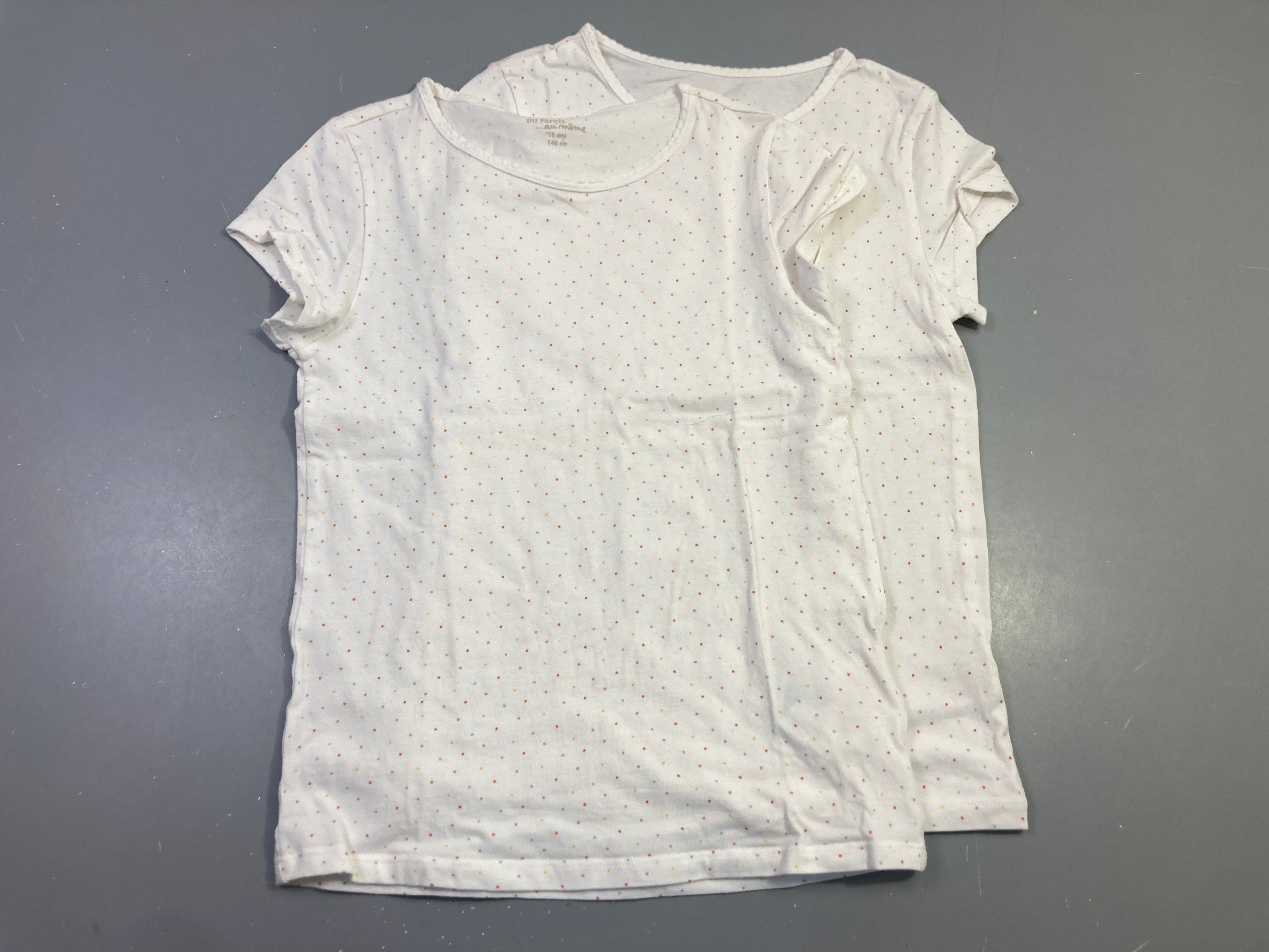 Lot de 2 chemisettes m.c blanc pois multicolores
